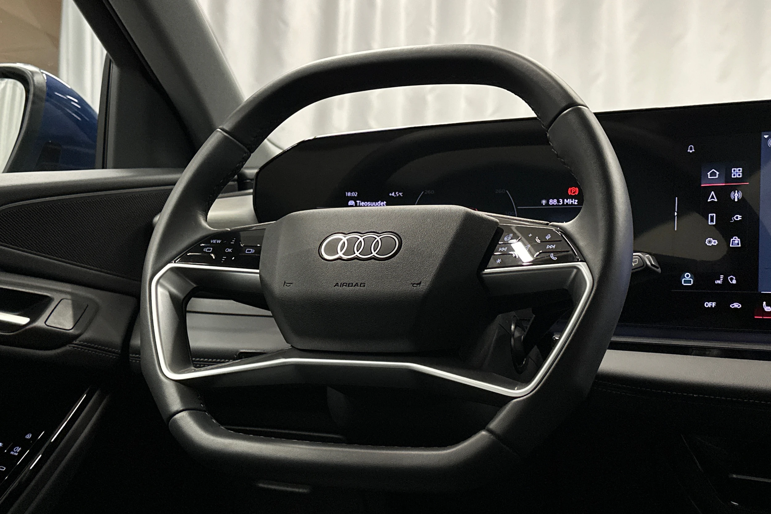 sininen Audi Q6 e-tron 2025 kuva 19.