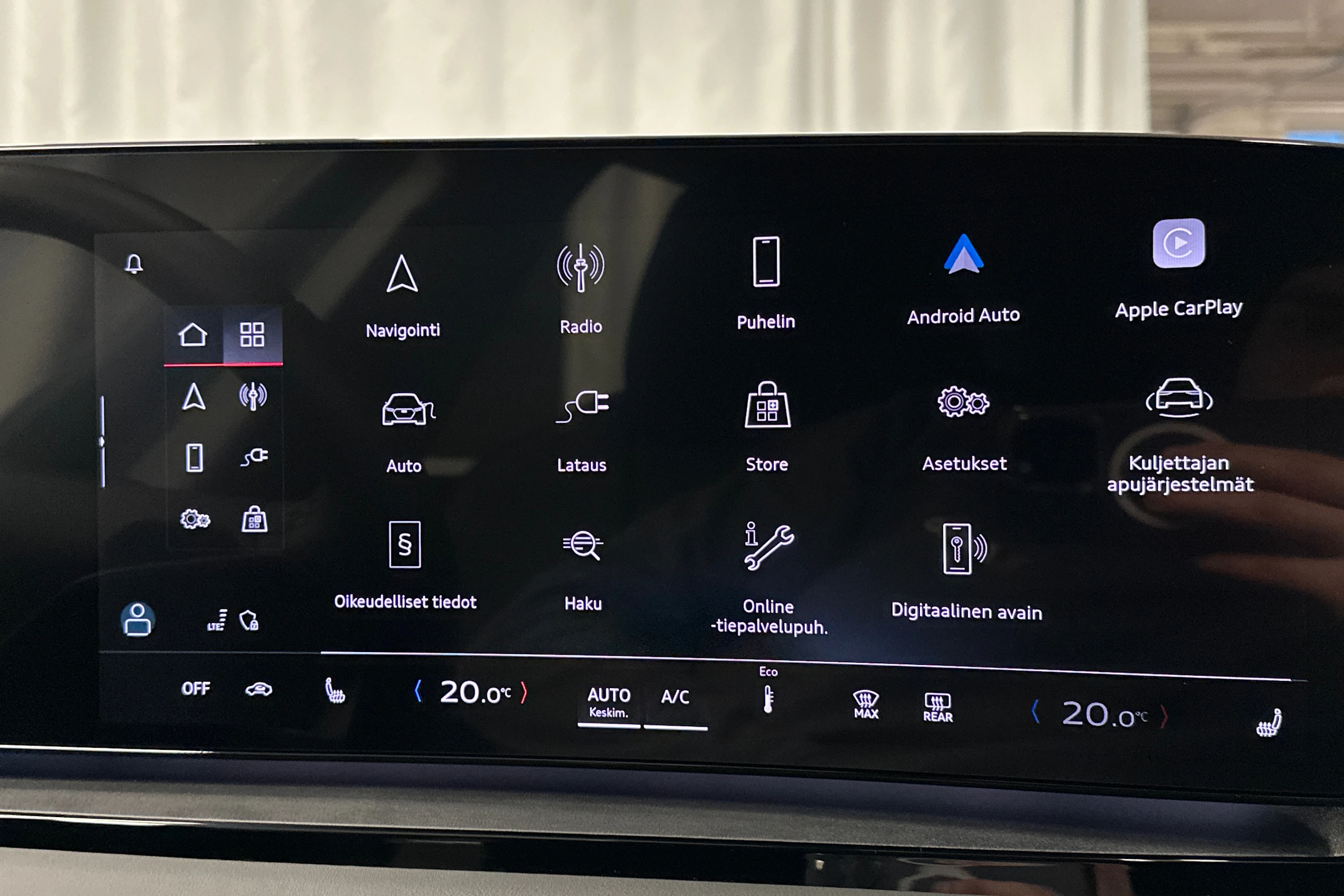 sininen Audi Q6 e-tron 2025 kuva 23.