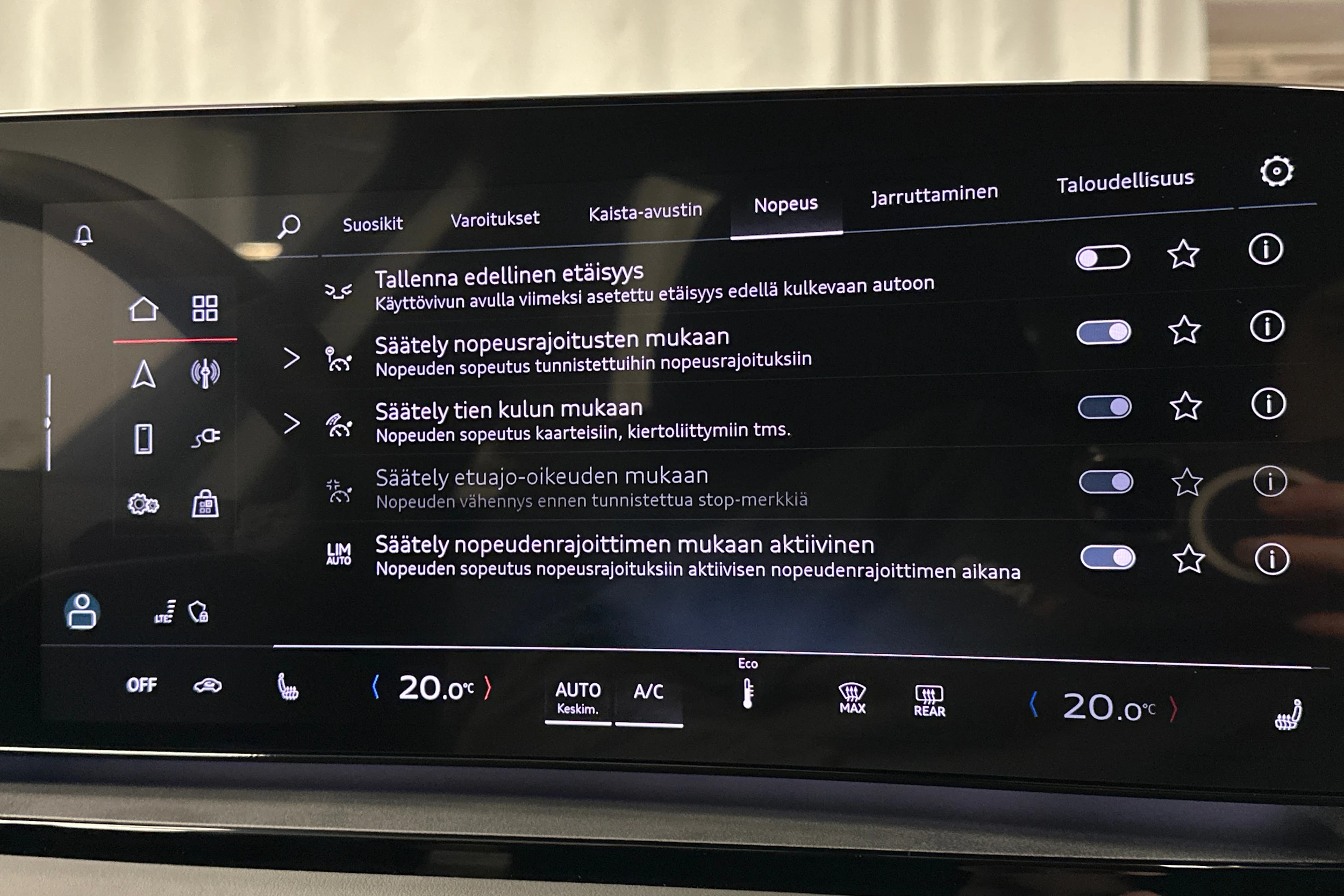 sininen Audi Q6 e-tron 2025 kuva 28.