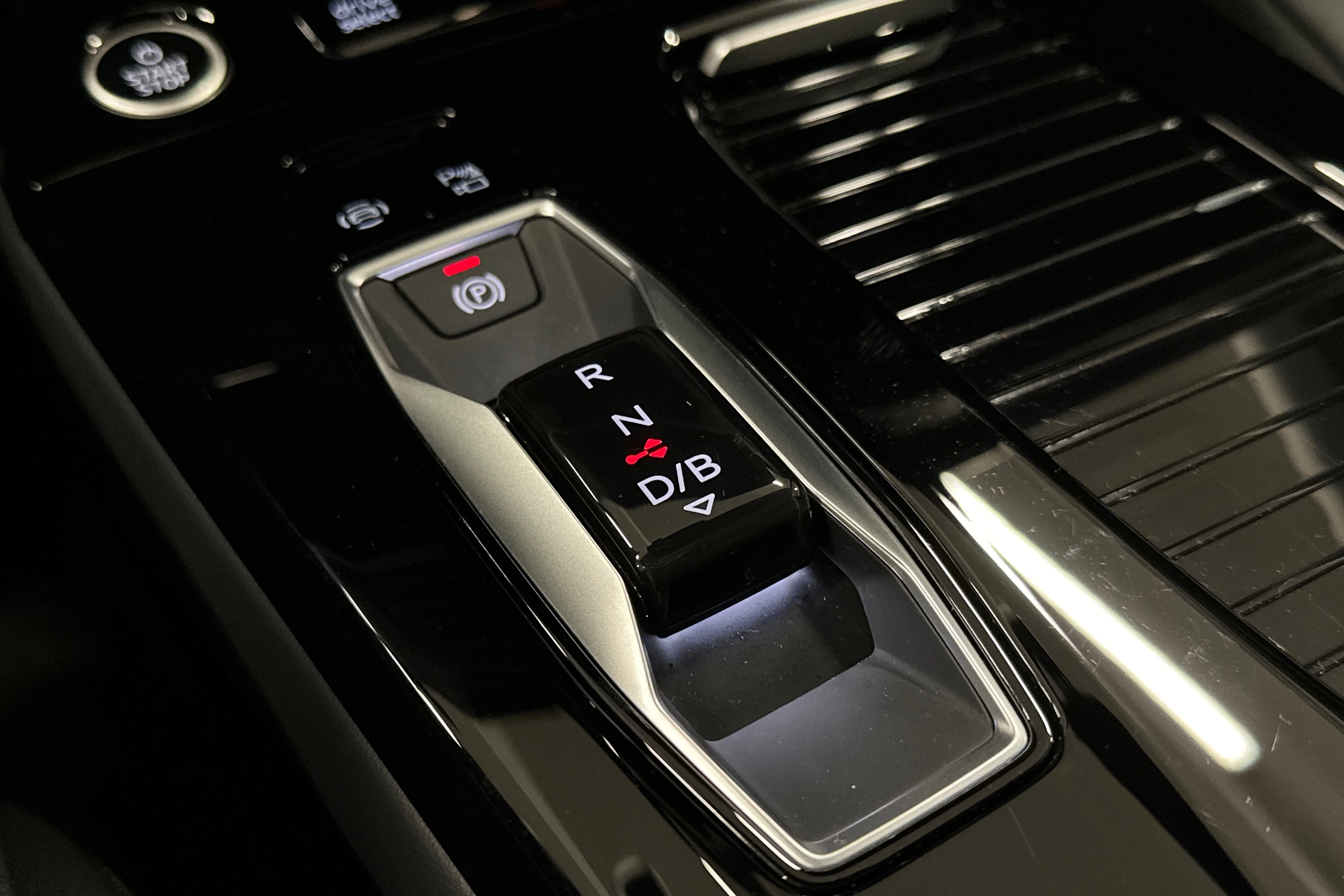 sininen Audi Q6 e-tron 2025 kuva 33.