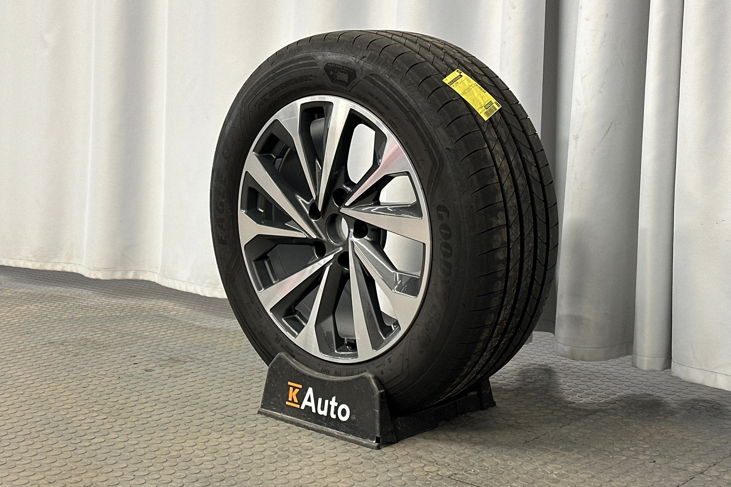 musta Audi Q6 e-tron 2025 kuva 10.