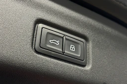 musta Audi Q6 e-tron 2025 kuva 12.