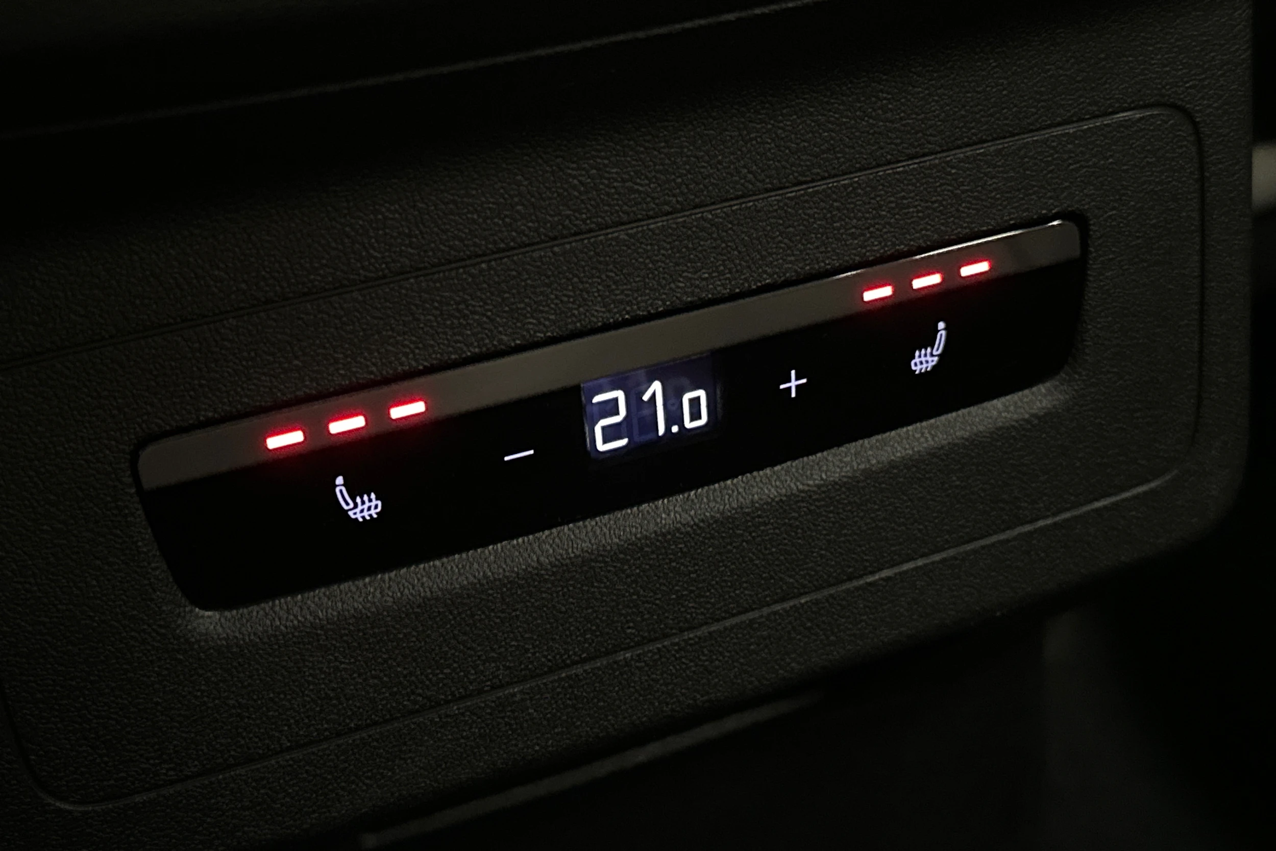 musta Audi Q6 e-tron 2025 kuva 13.