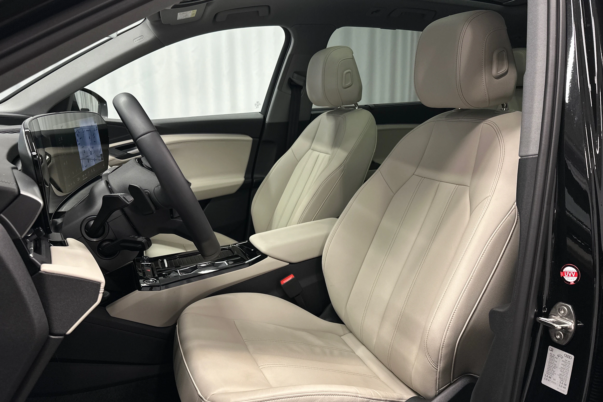 musta Audi Q6 e-tron 2025 kuva 14.