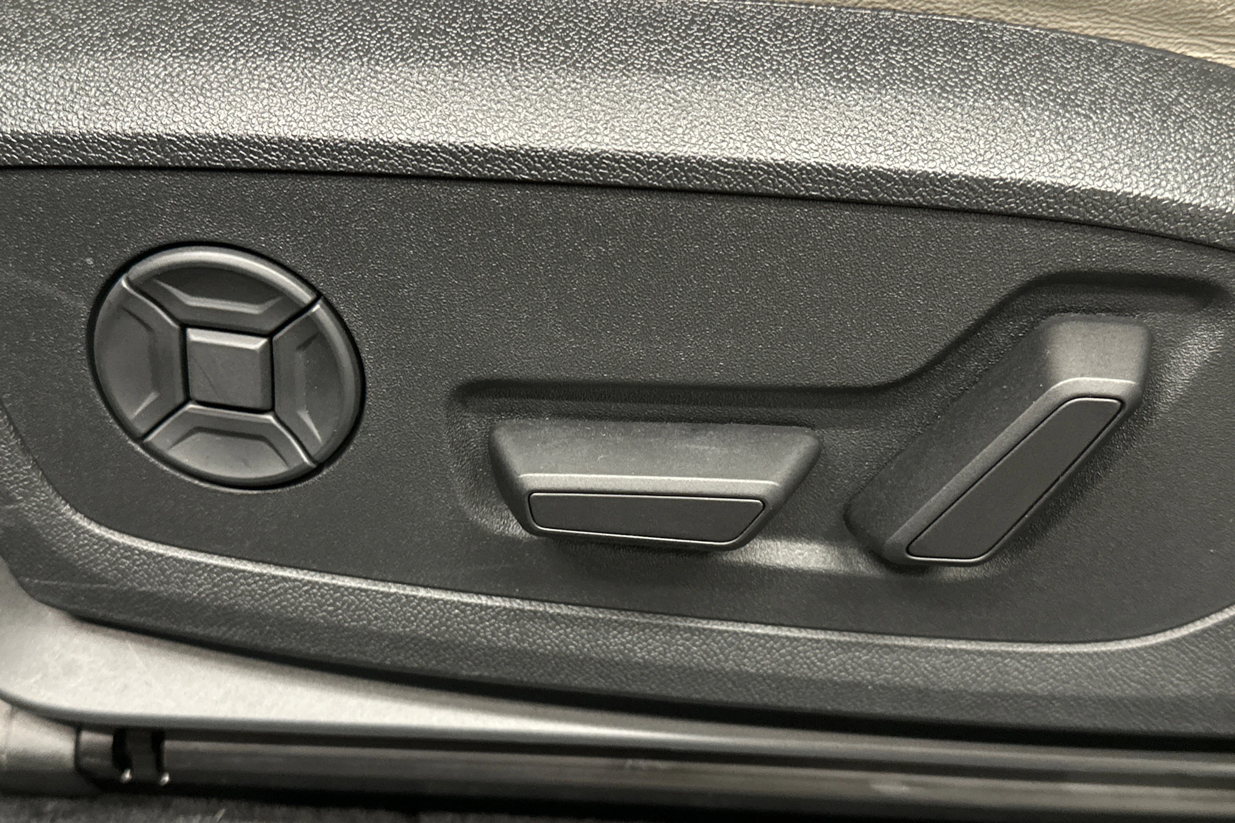 musta Audi Q6 e-tron 2025 kuva 15.