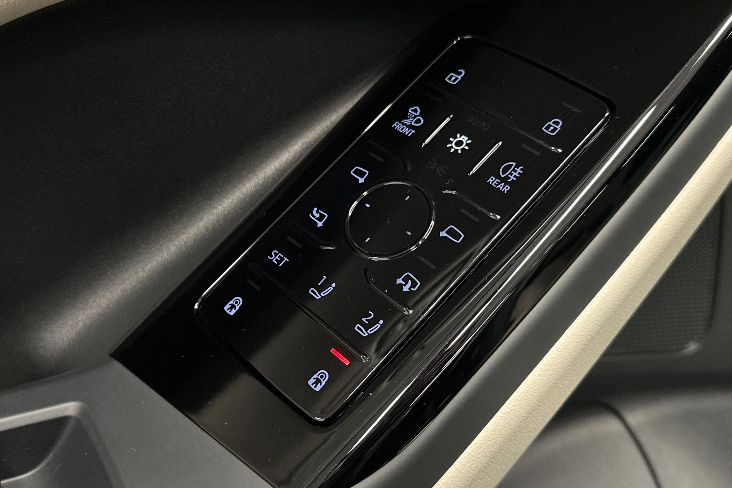 musta Audi Q6 e-tron 2025 kuva 16.