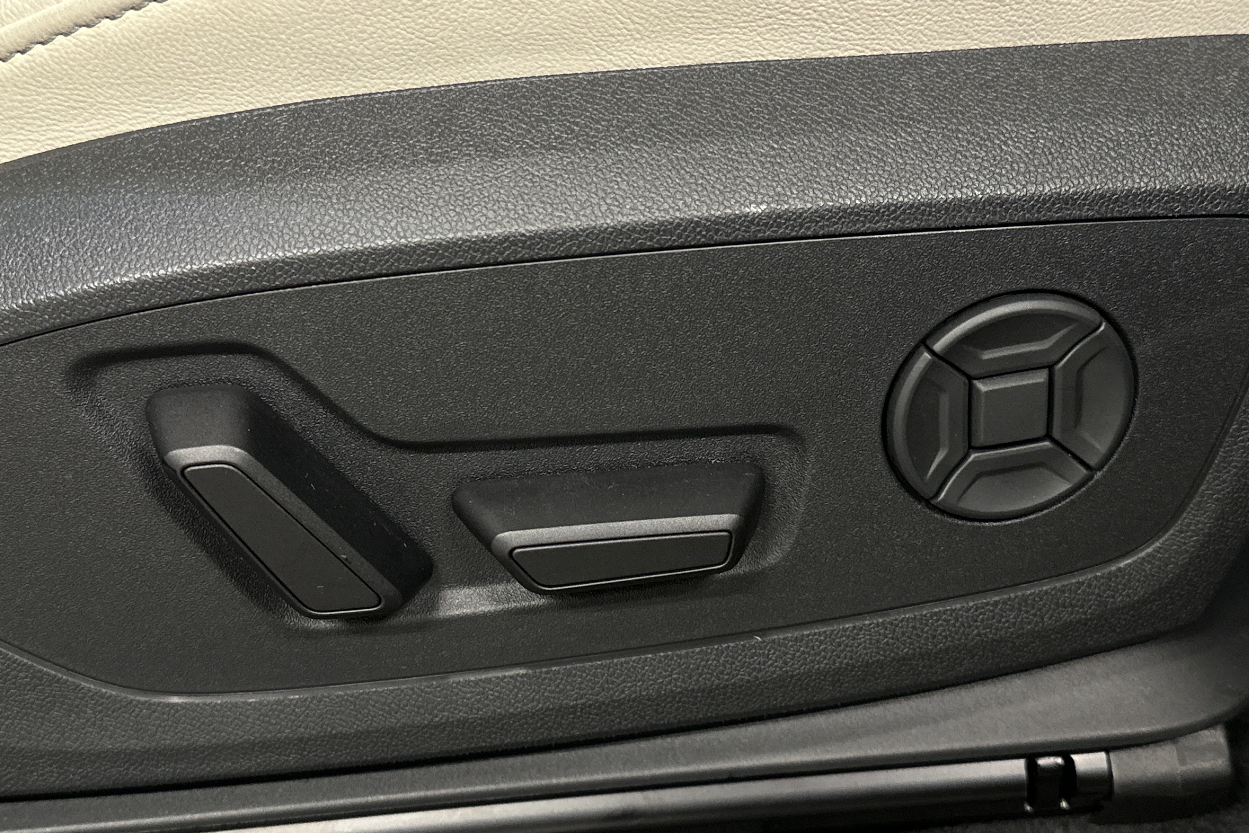 musta Audi Q6 e-tron 2025 kuva 17.