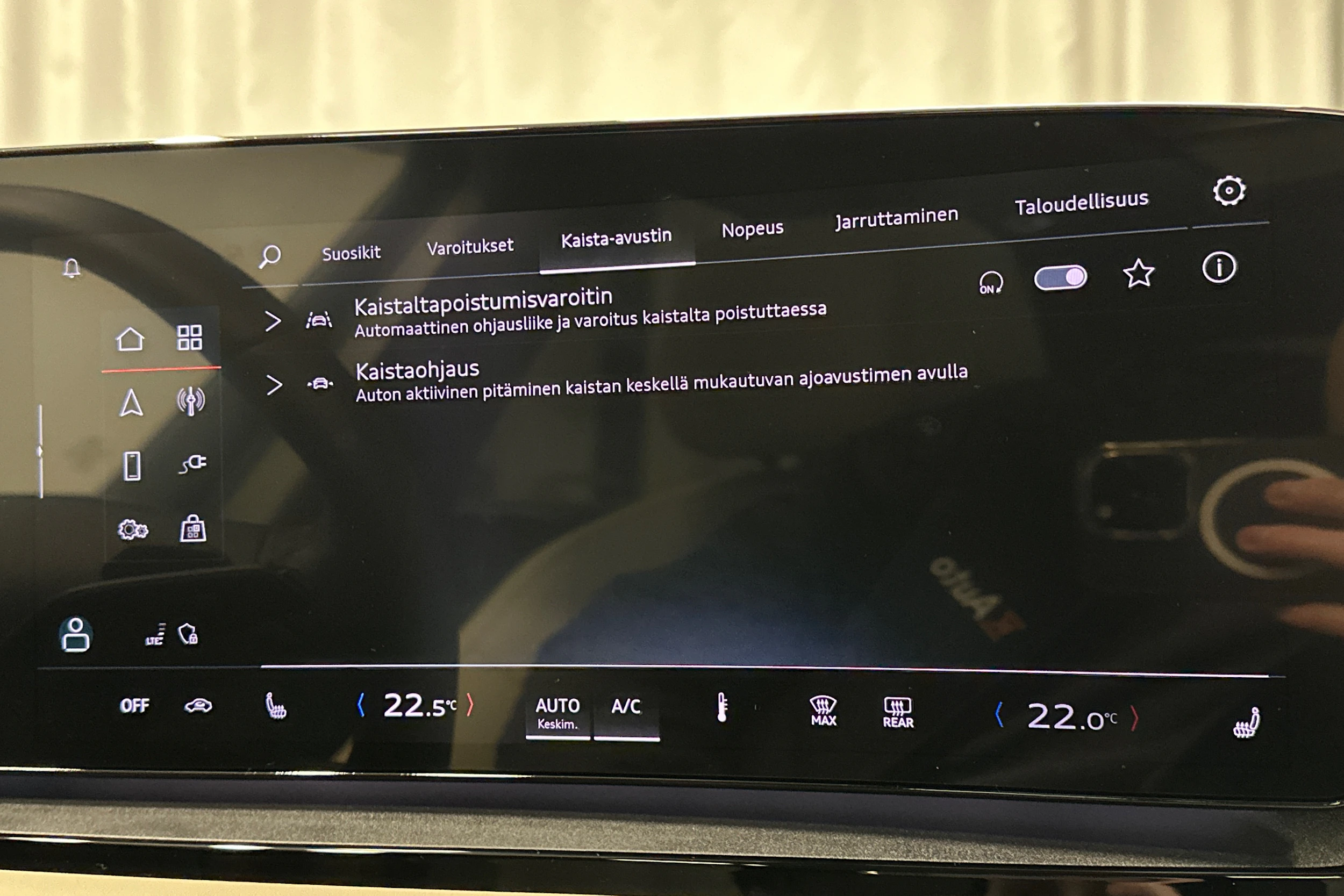 musta Audi Q6 e-tron 2025 kuva 27.