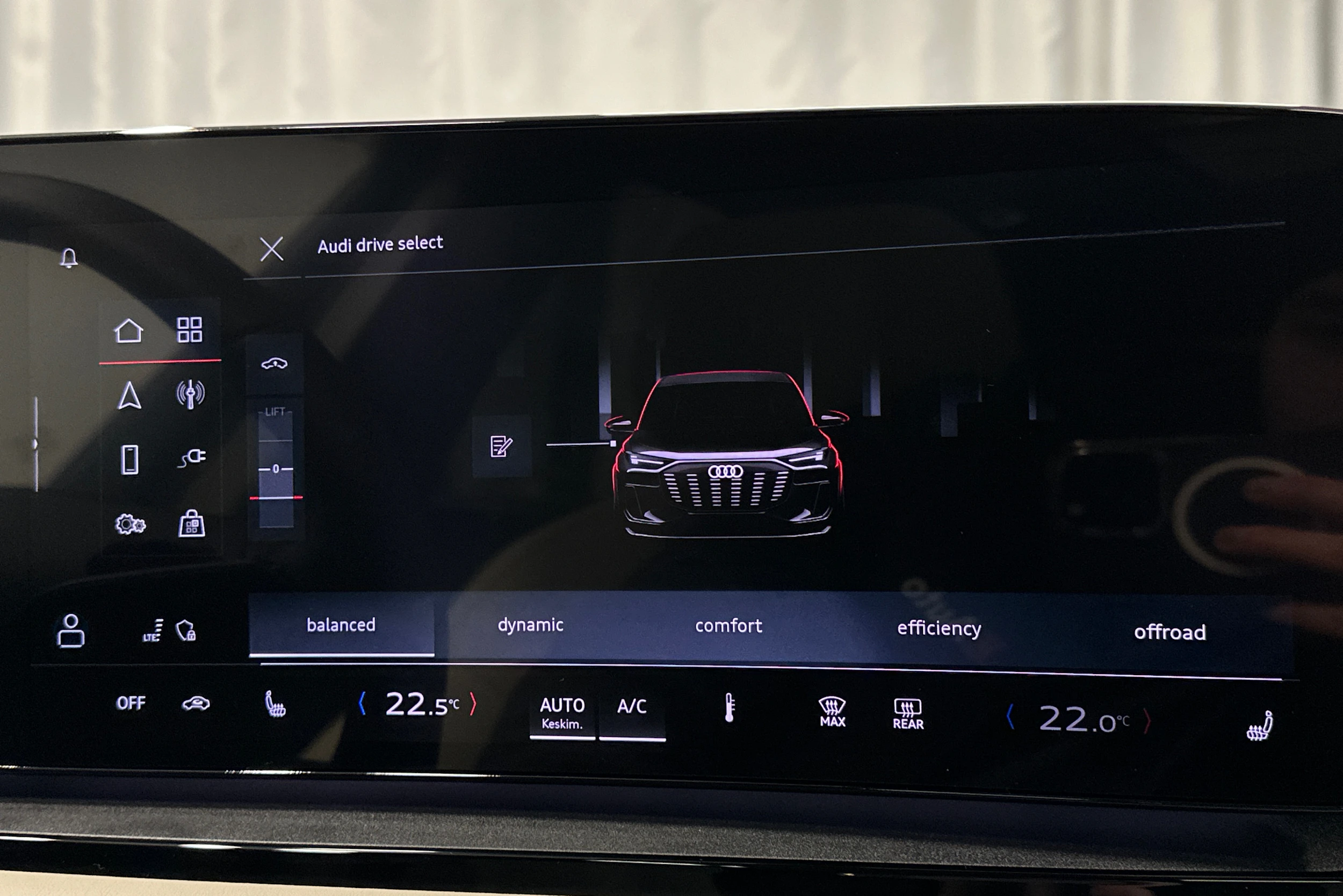 musta Audi Q6 e-tron 2025 kuva 32.