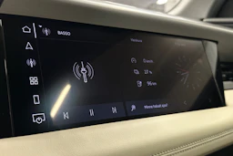 musta Audi Q6 e-tron 2025 kuva 34.