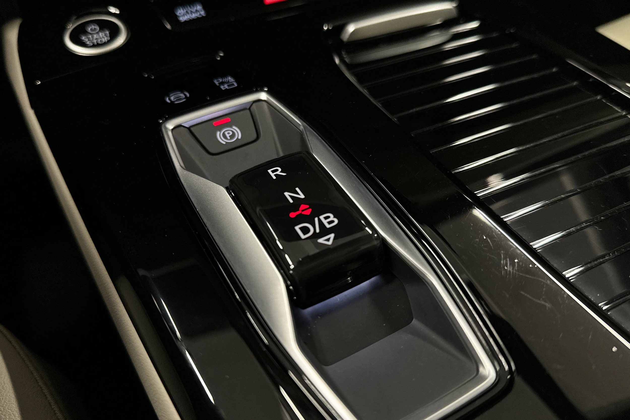 musta Audi Q6 e-tron 2025 kuva 35.