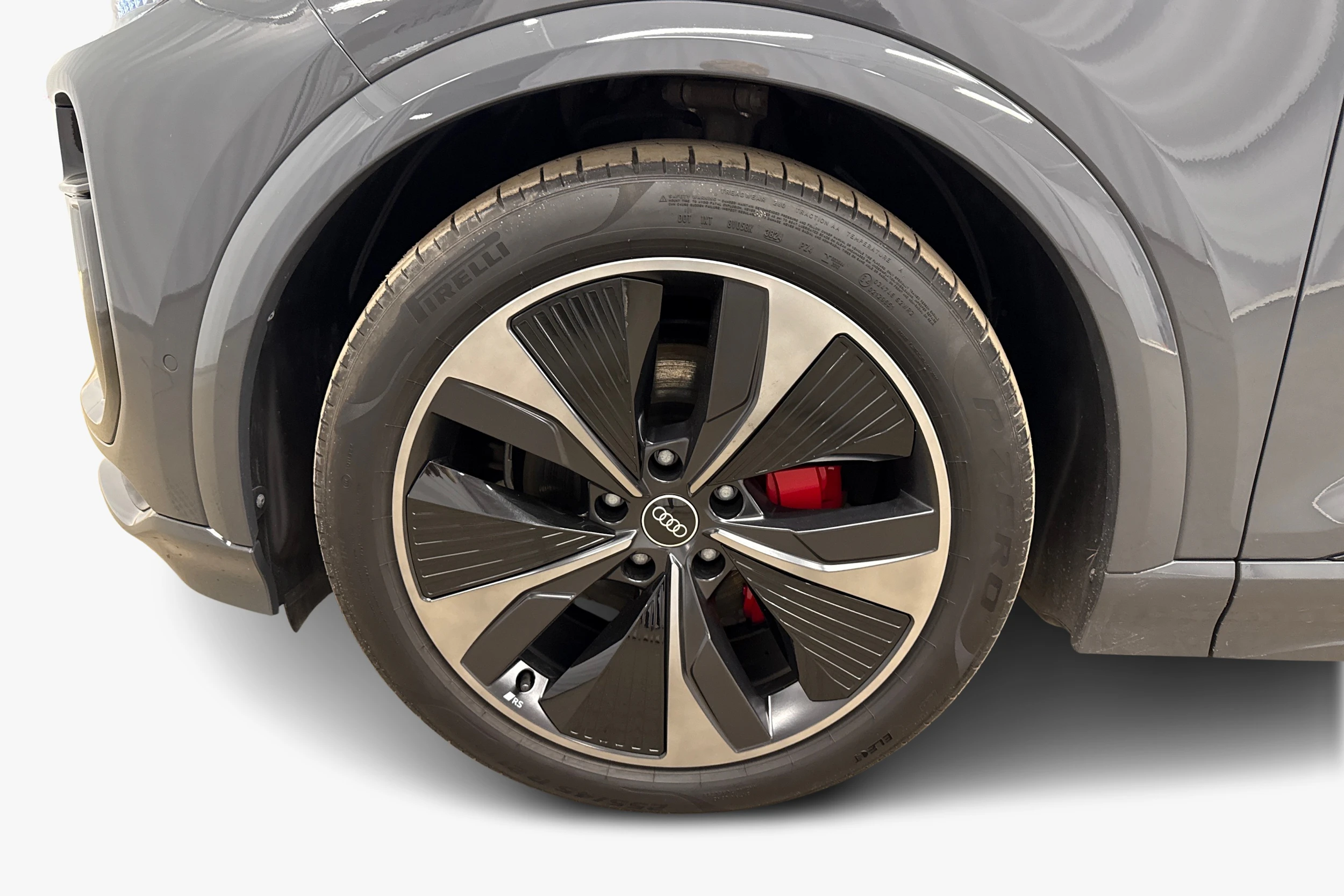 harmaa Audi Q6 e-tron 2025 kuva 9.