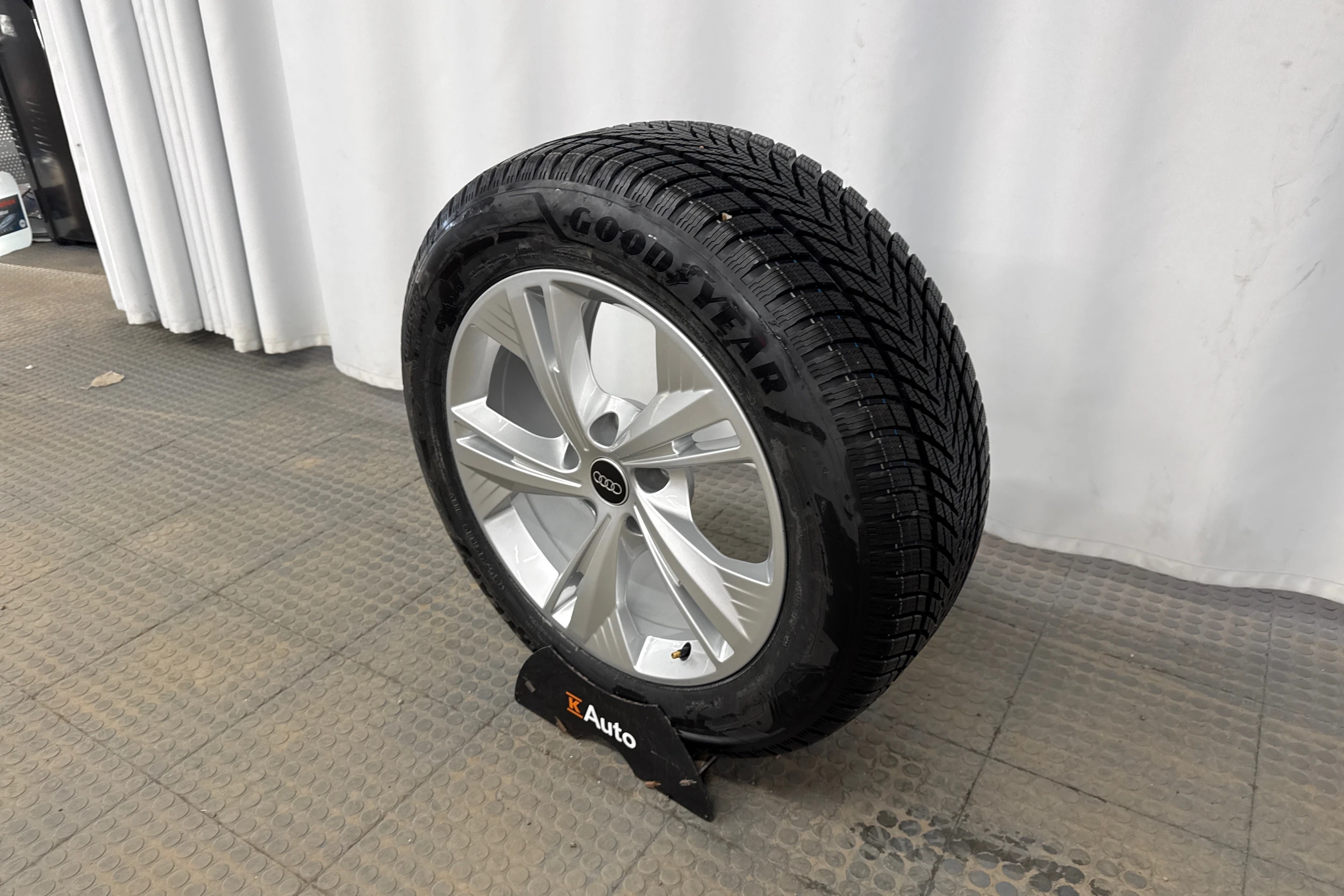 harmaa Audi Q6 e-tron 2025 kuva 10.