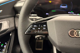 harmaa Audi Q6 e-tron 2025 kuva 11.