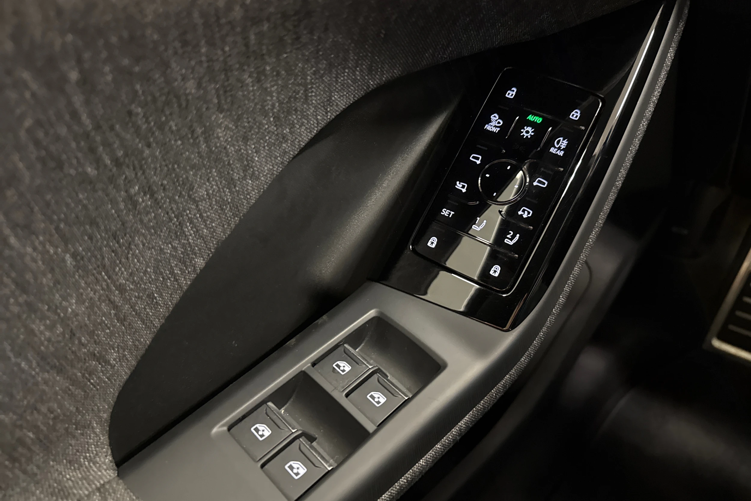 harmaa Audi Q6 e-tron 2025 kuva 16.