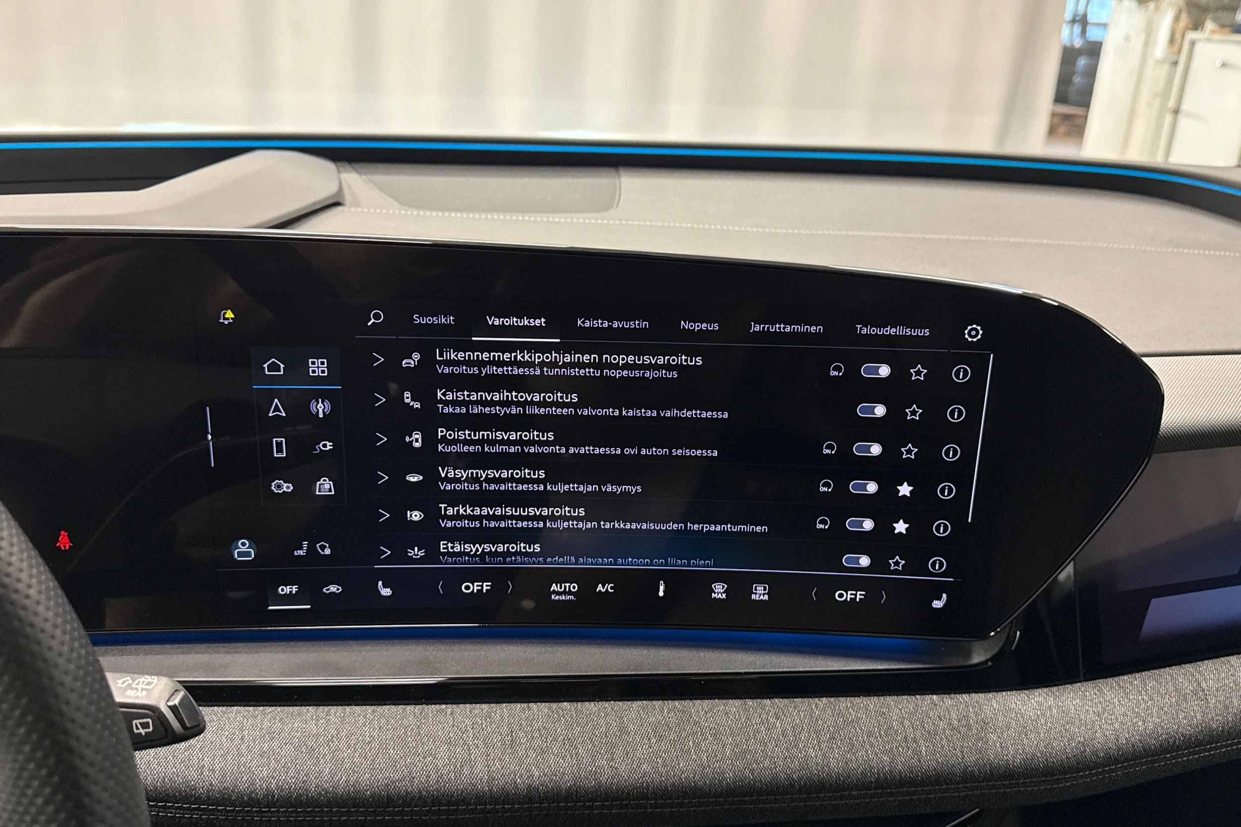 harmaa Audi Q6 e-tron 2025 kuva 19.