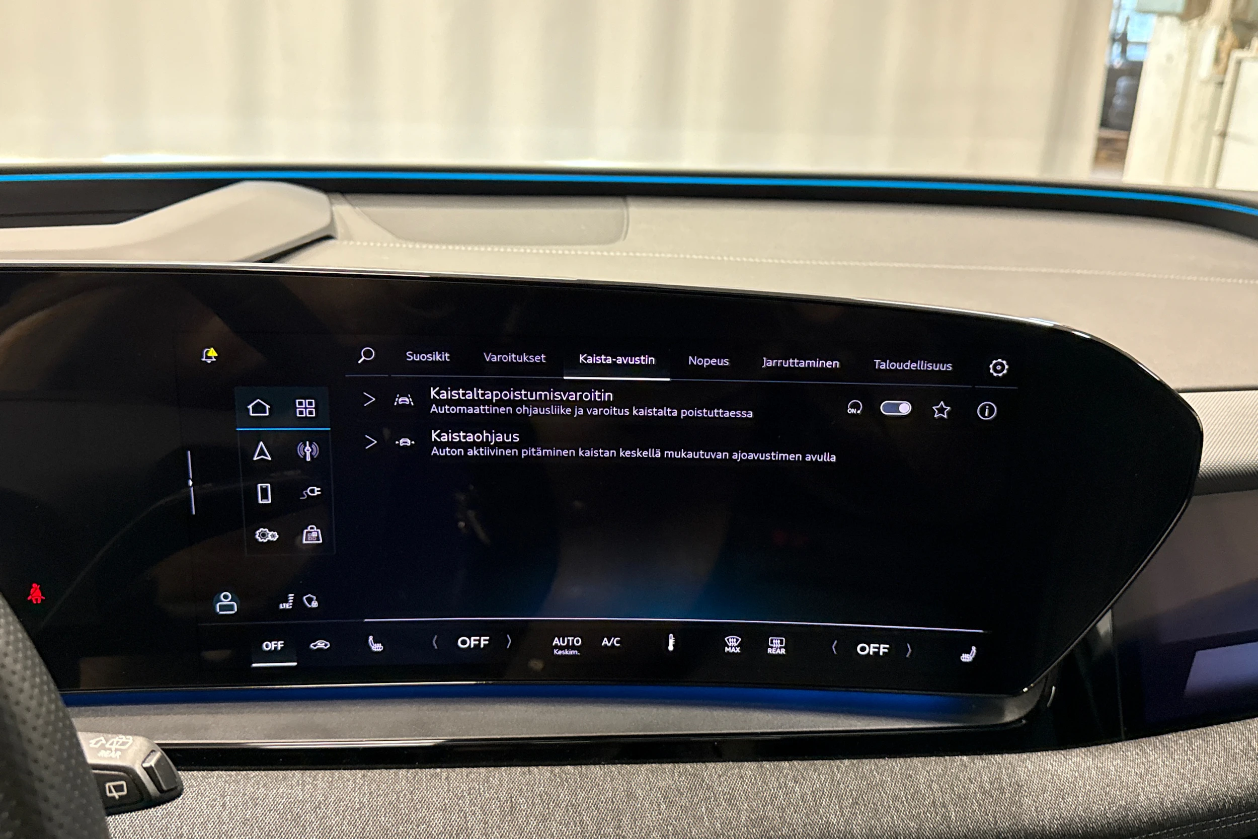 harmaa Audi Q6 e-tron 2025 kuva 20.