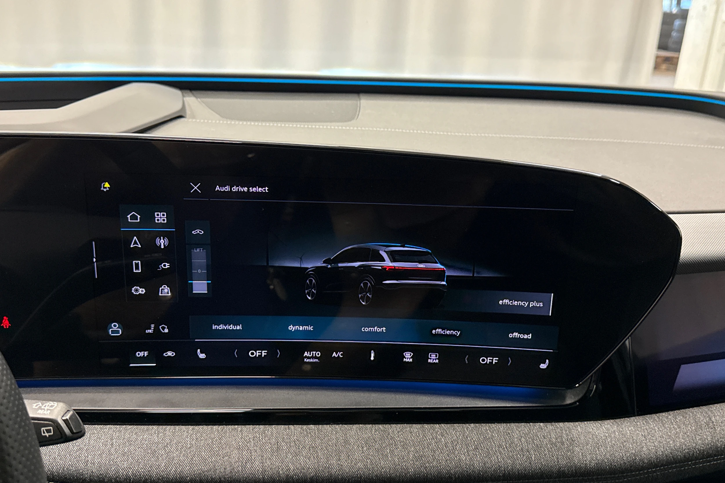 harmaa Audi Q6 e-tron 2025 kuva 26.