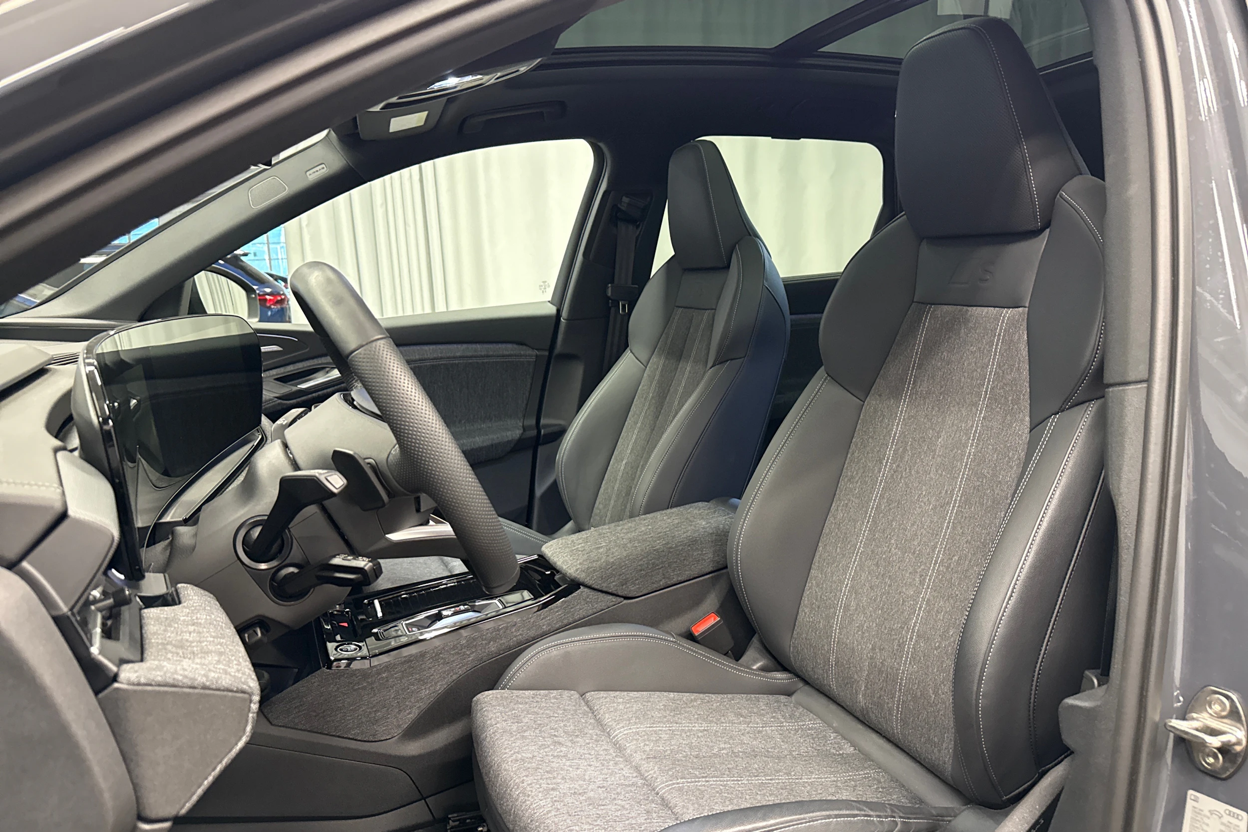 harmaa Audi Q6 e-tron 2025 kuva 28.