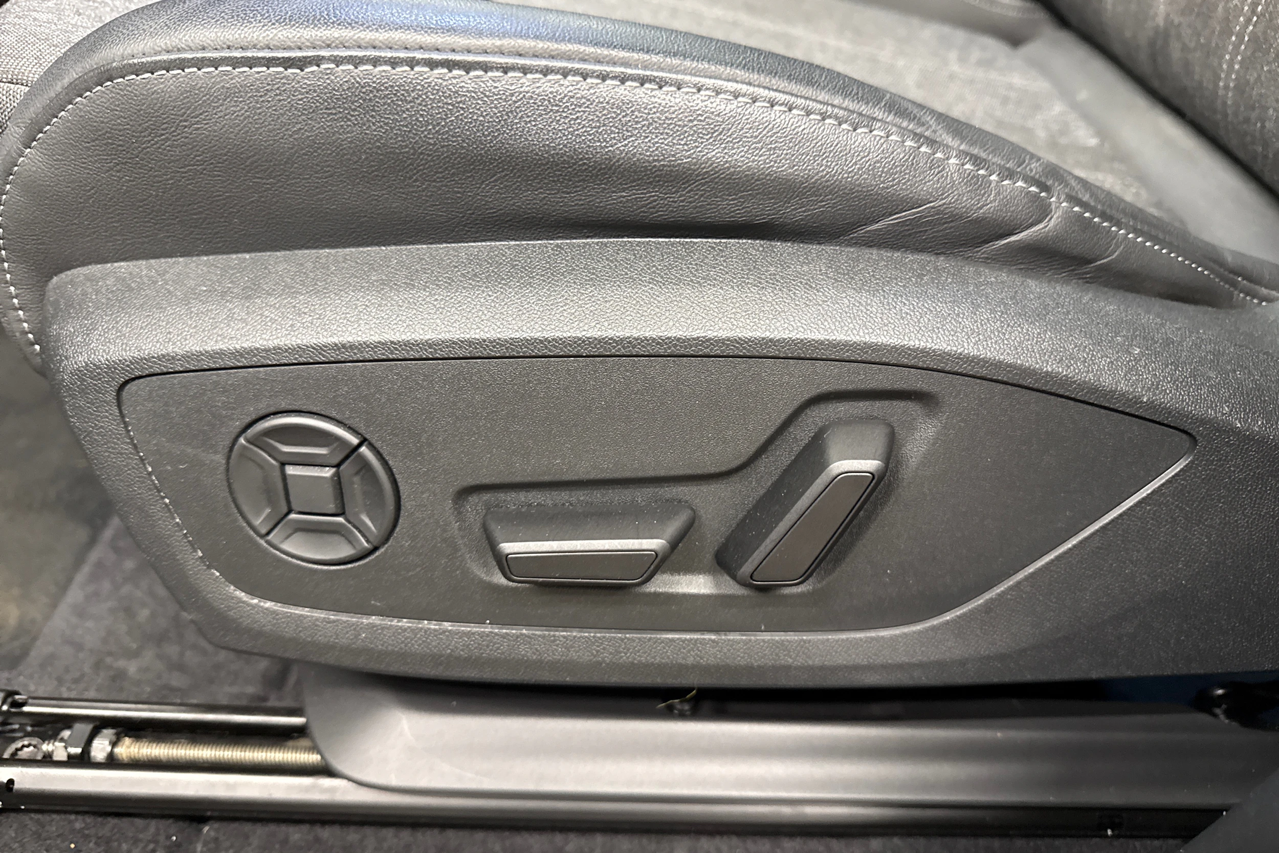 harmaa Audi Q6 e-tron 2025 kuva 29.