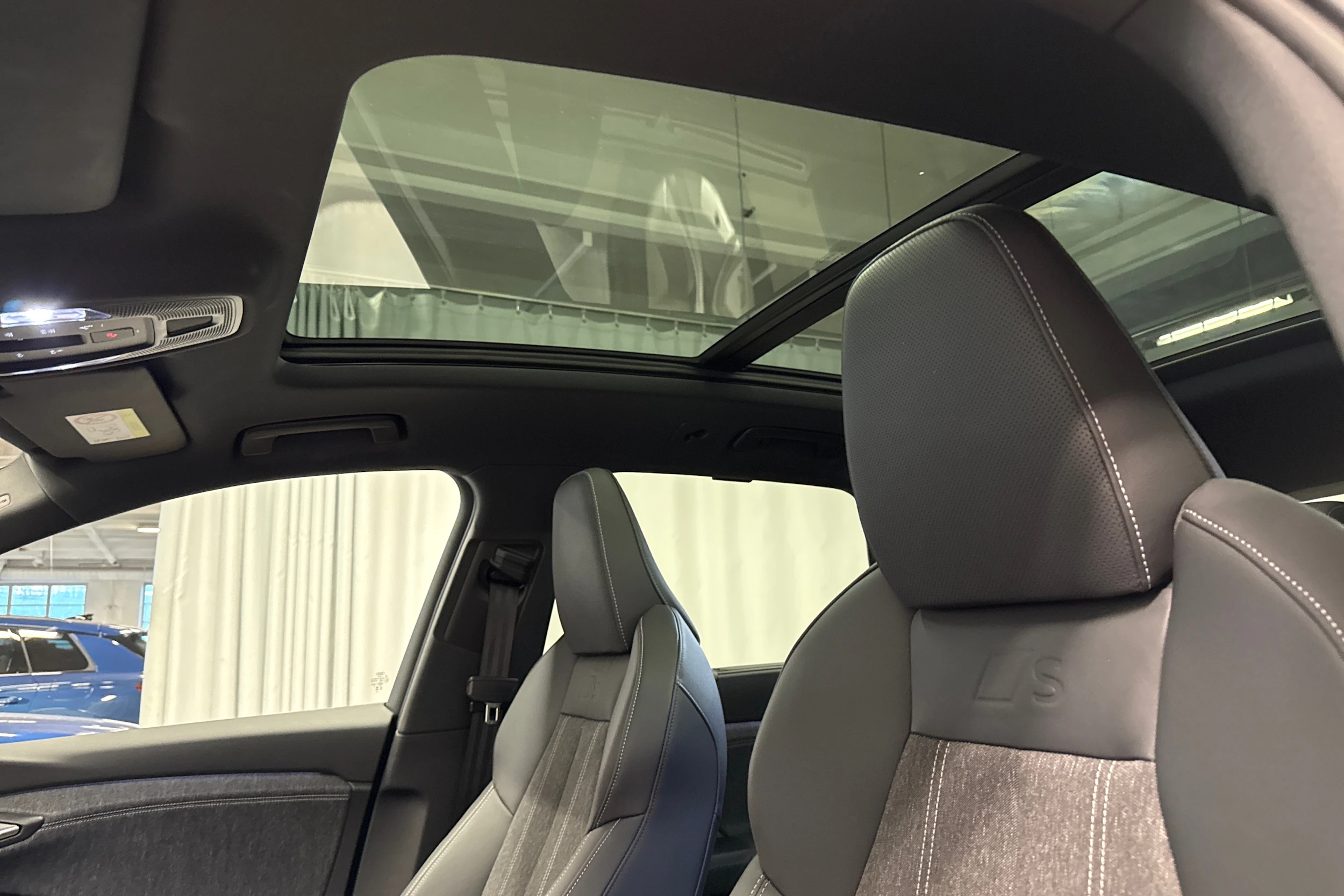 harmaa Audi Q6 e-tron 2025 kuva 30.