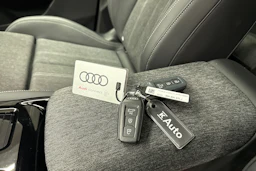 harmaa Audi Q6 e-tron 2025 kuva 35.