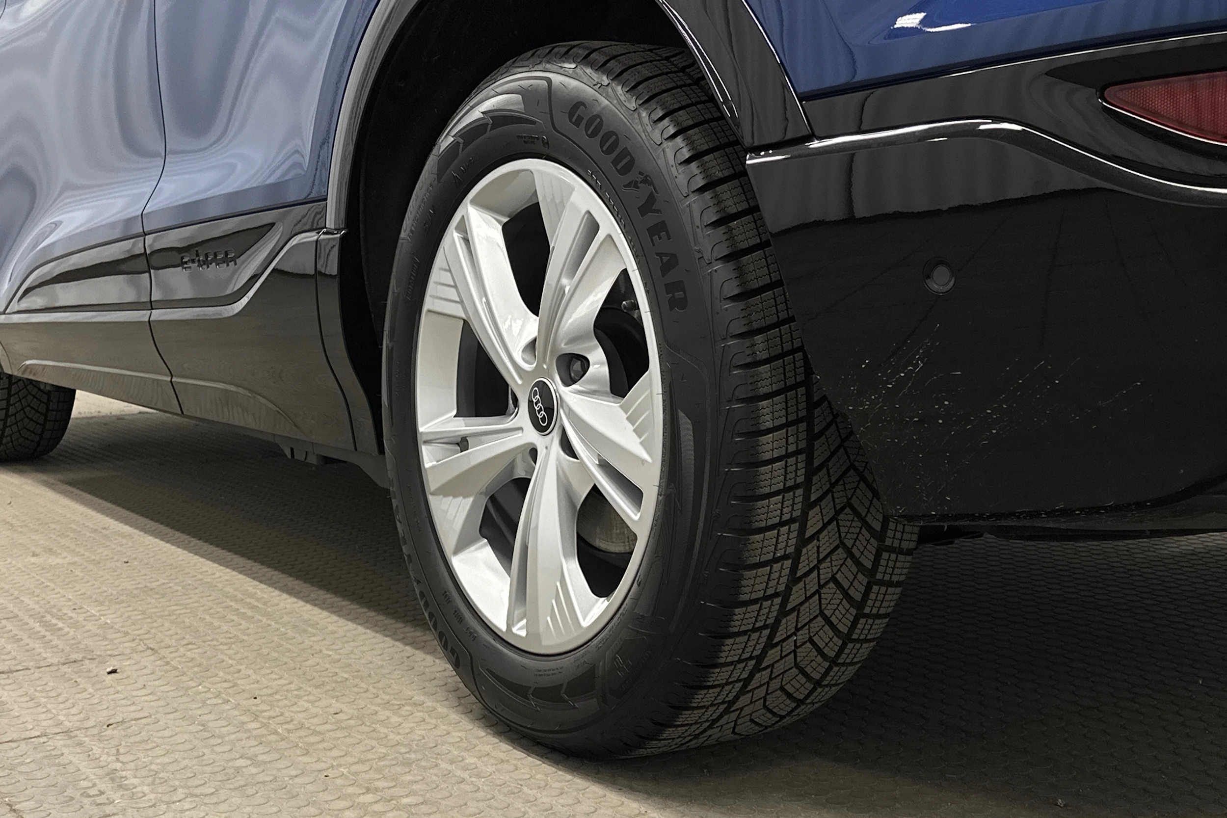 sininen Audi Q6 e-tron 2025 kuva 10.