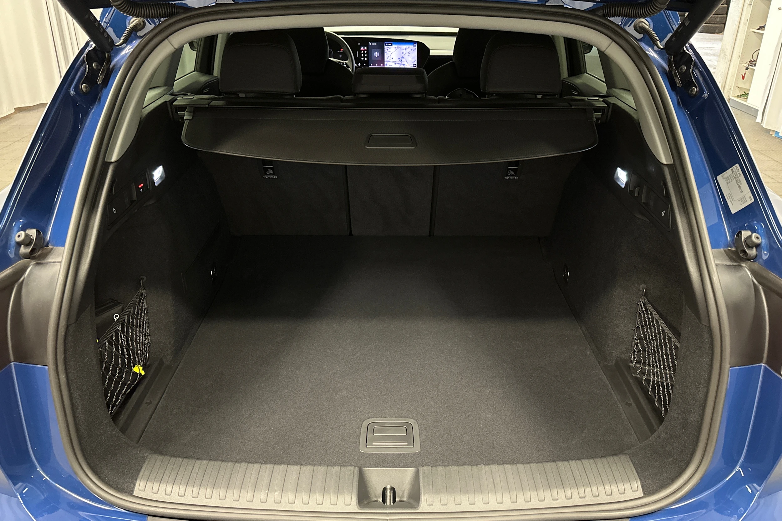 sininen Audi Q6 e-tron 2025 kuva 11.