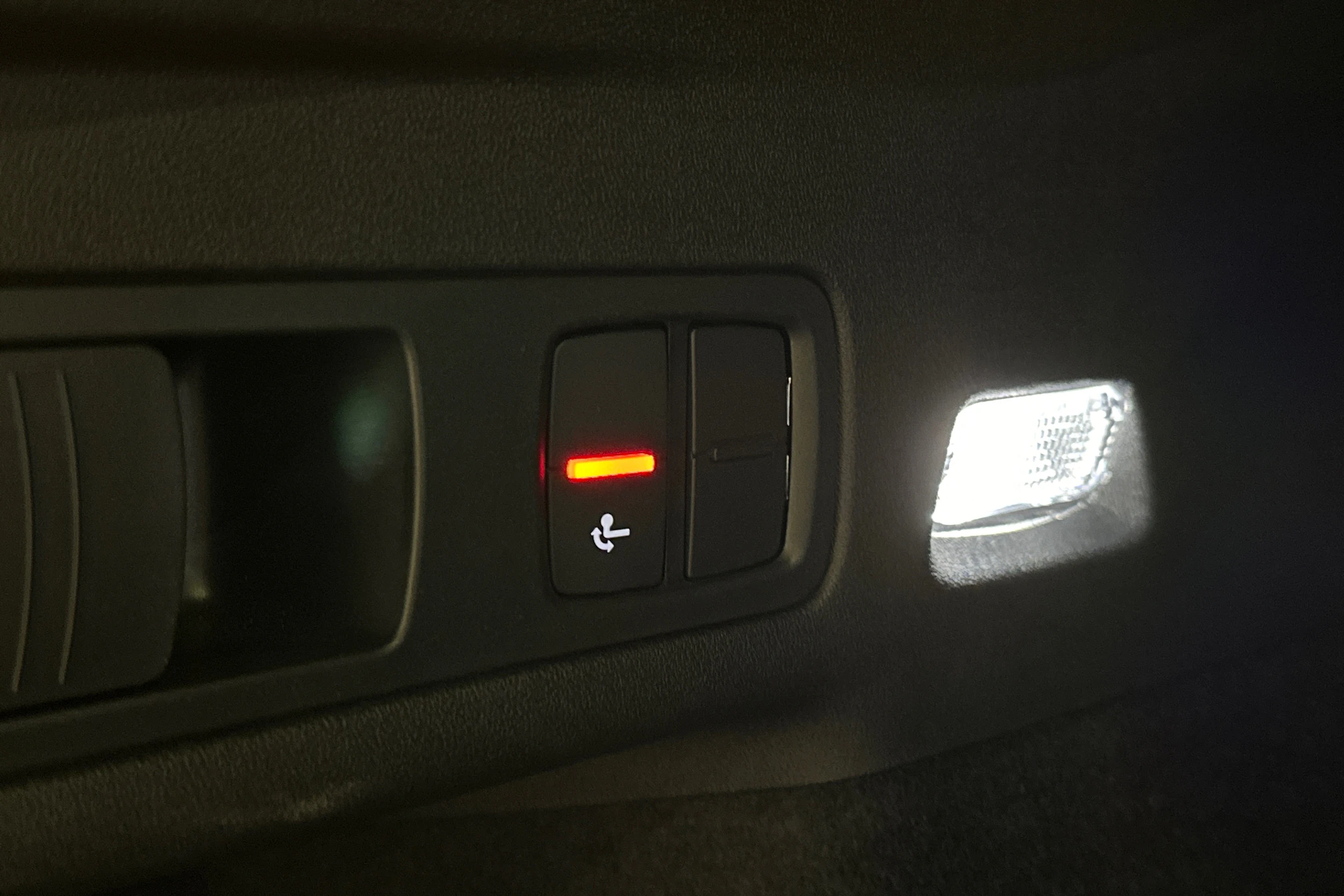 sininen Audi Q6 e-tron 2025 kuva 13.