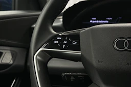 sininen Audi Q6 e-tron 2025 kuva 17.