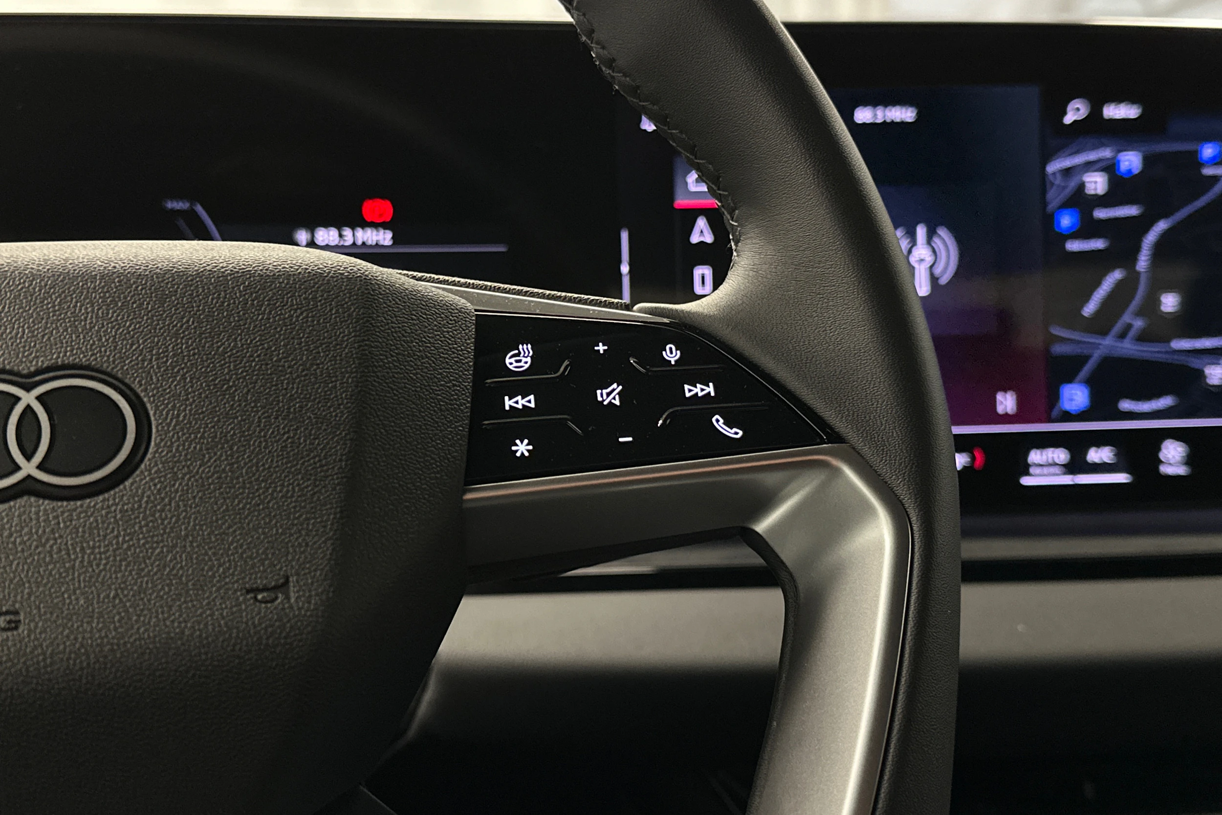 sininen Audi Q6 e-tron 2025 kuva 18.