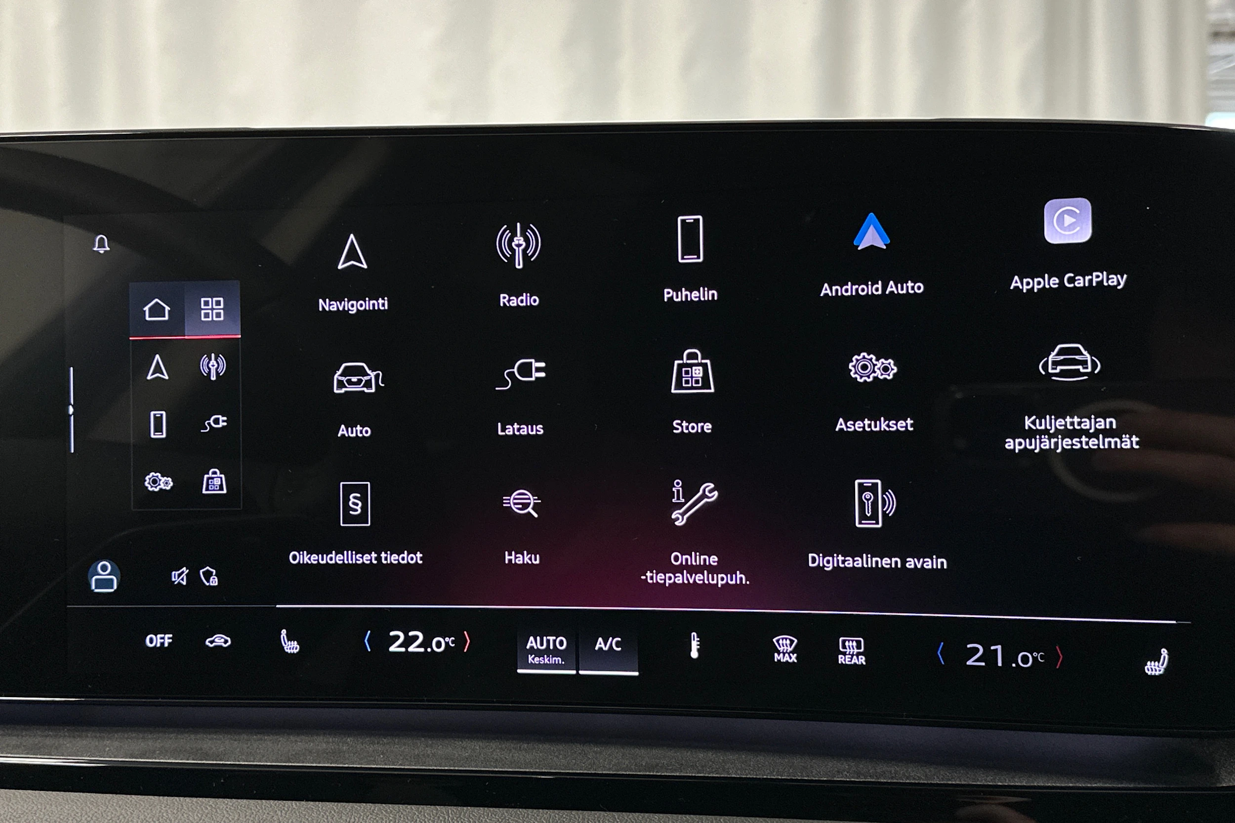 sininen Audi Q6 e-tron 2025 kuva 21.