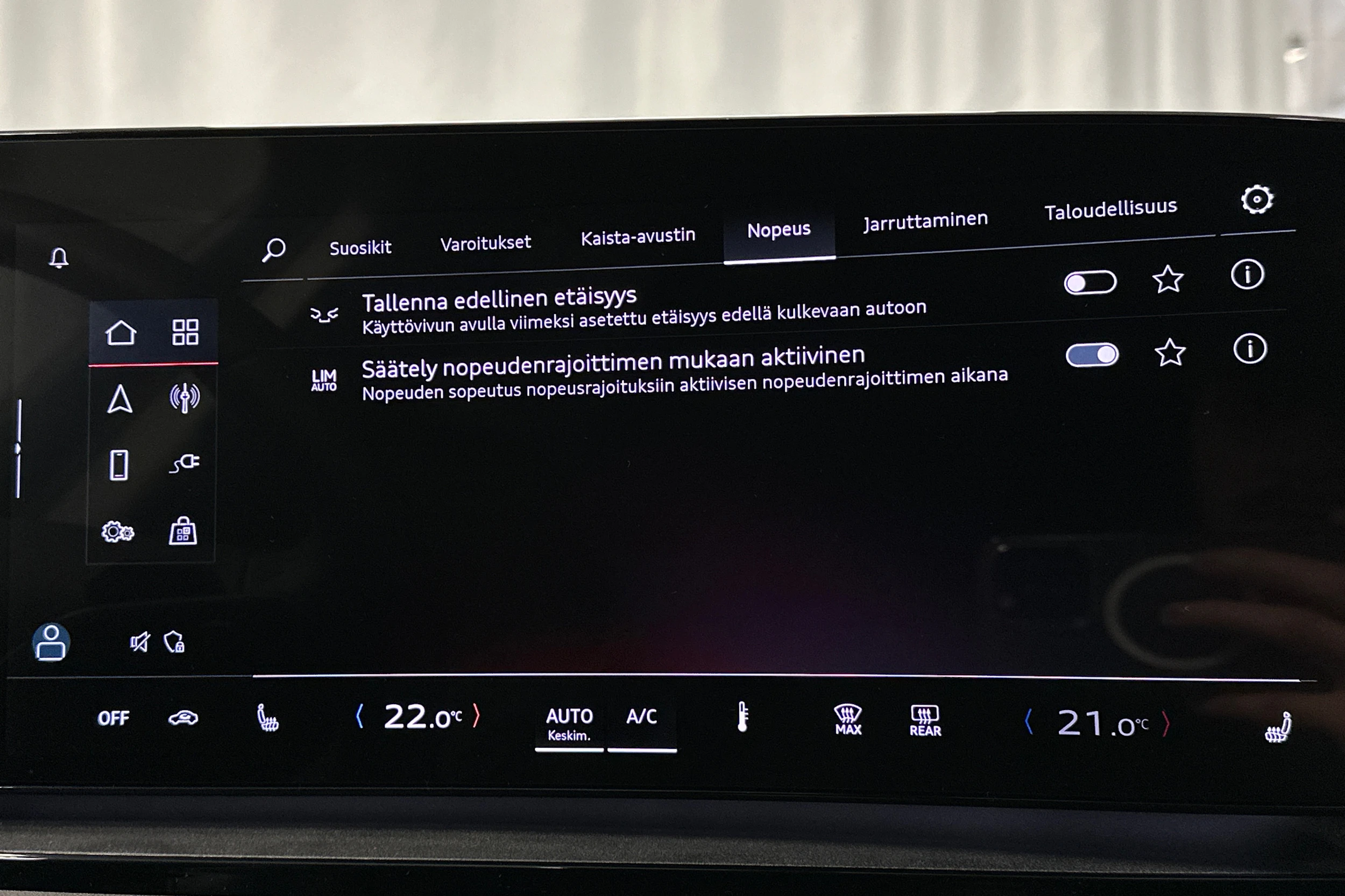 sininen Audi Q6 e-tron 2025 kuva 26.