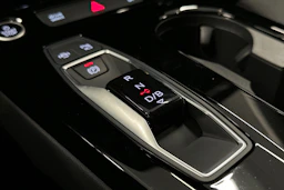 sininen Audi Q6 e-tron 2025 kuva 29.