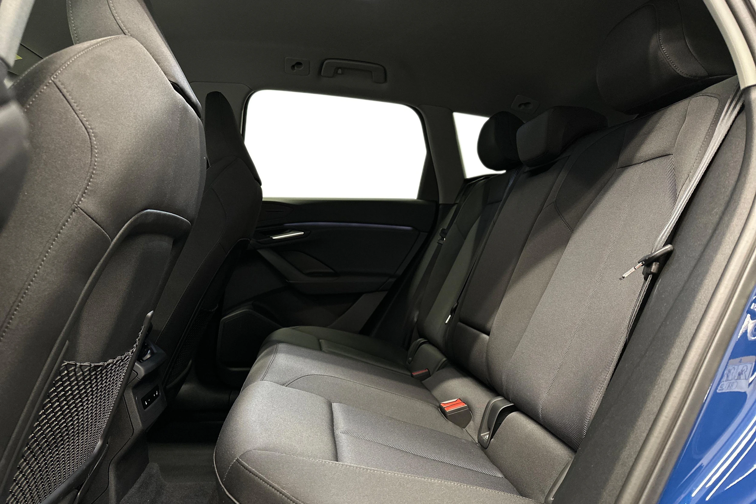 sininen Audi Q6 e-tron 2025 kuva 8.