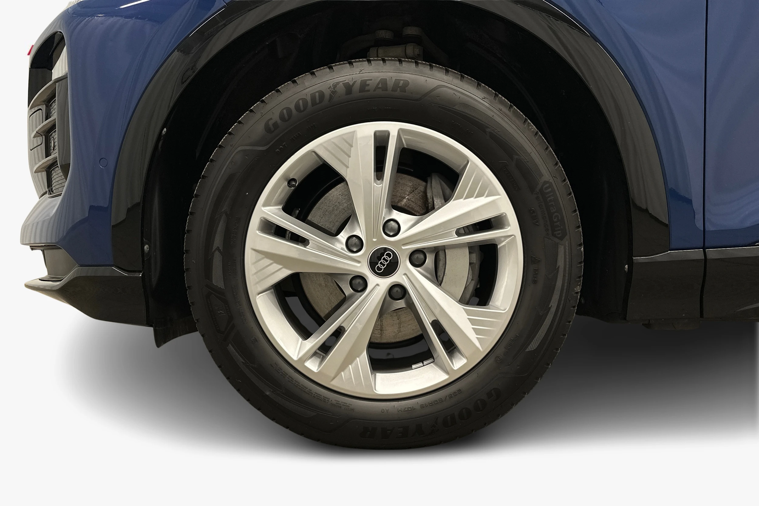 sininen Audi Q6 e-tron 2025 kuva 9.