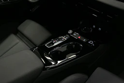 sininen Audi Q6 e-tron 2025 kuva 11.