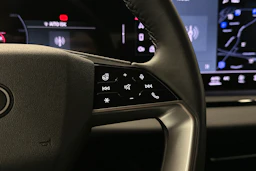 sininen Audi Q6 e-tron 2025 kuva 13.
