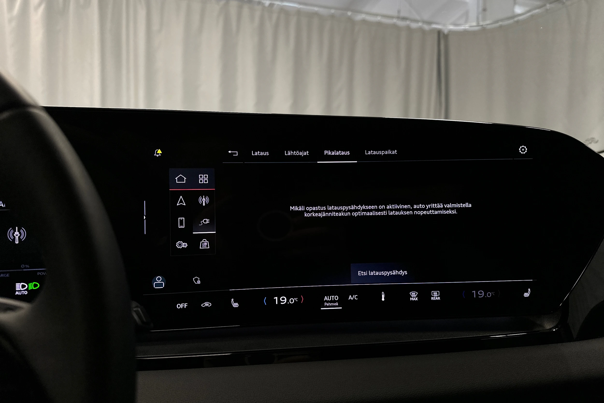 sininen Audi Q6 e-tron 2025 kuva 17.