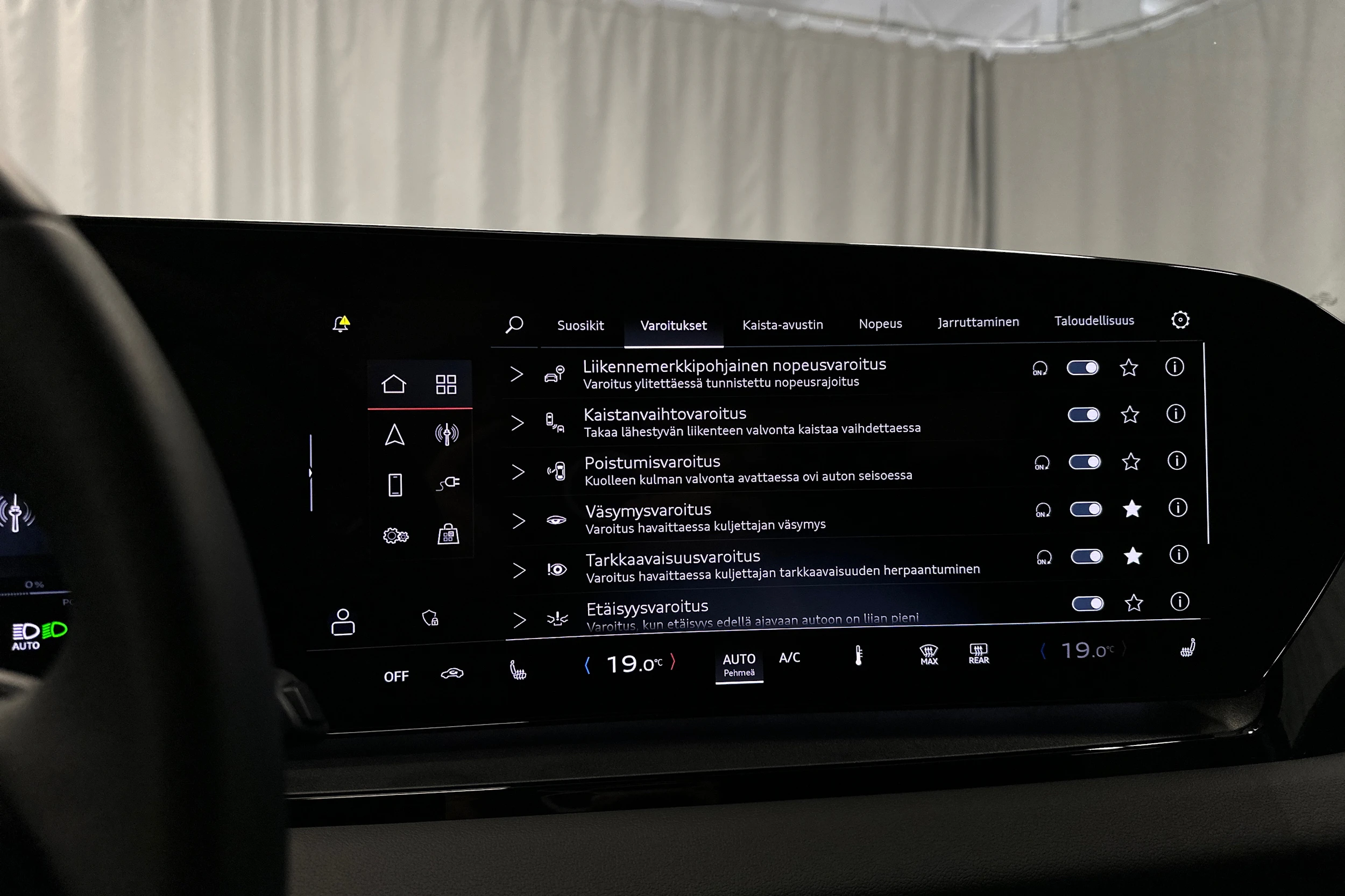 sininen Audi Q6 e-tron 2025 kuva 20.