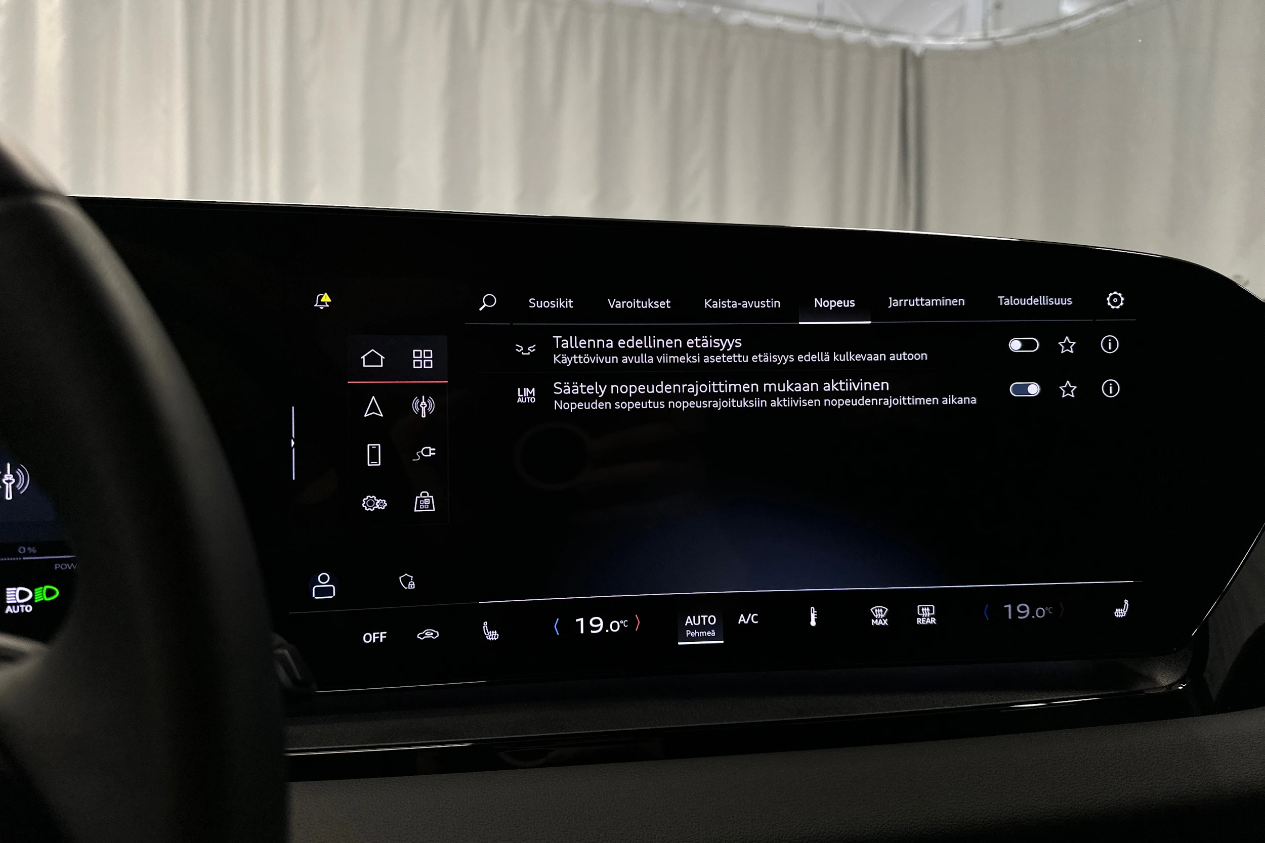 sininen Audi Q6 e-tron 2025 kuva 22.