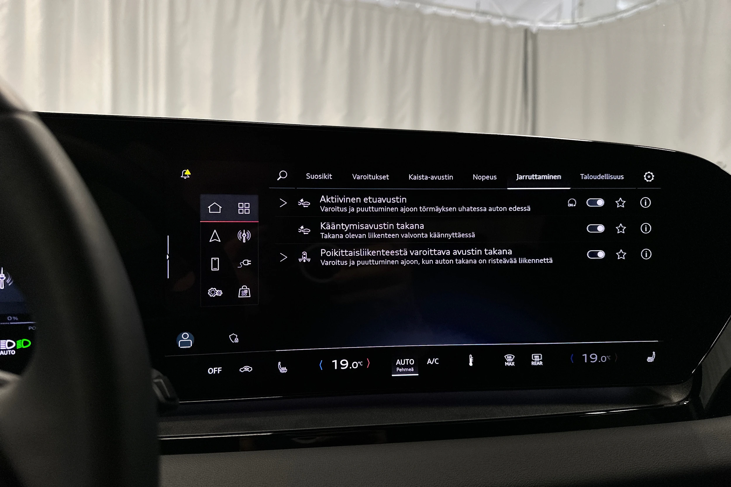sininen Audi Q6 e-tron 2025 kuva 23.