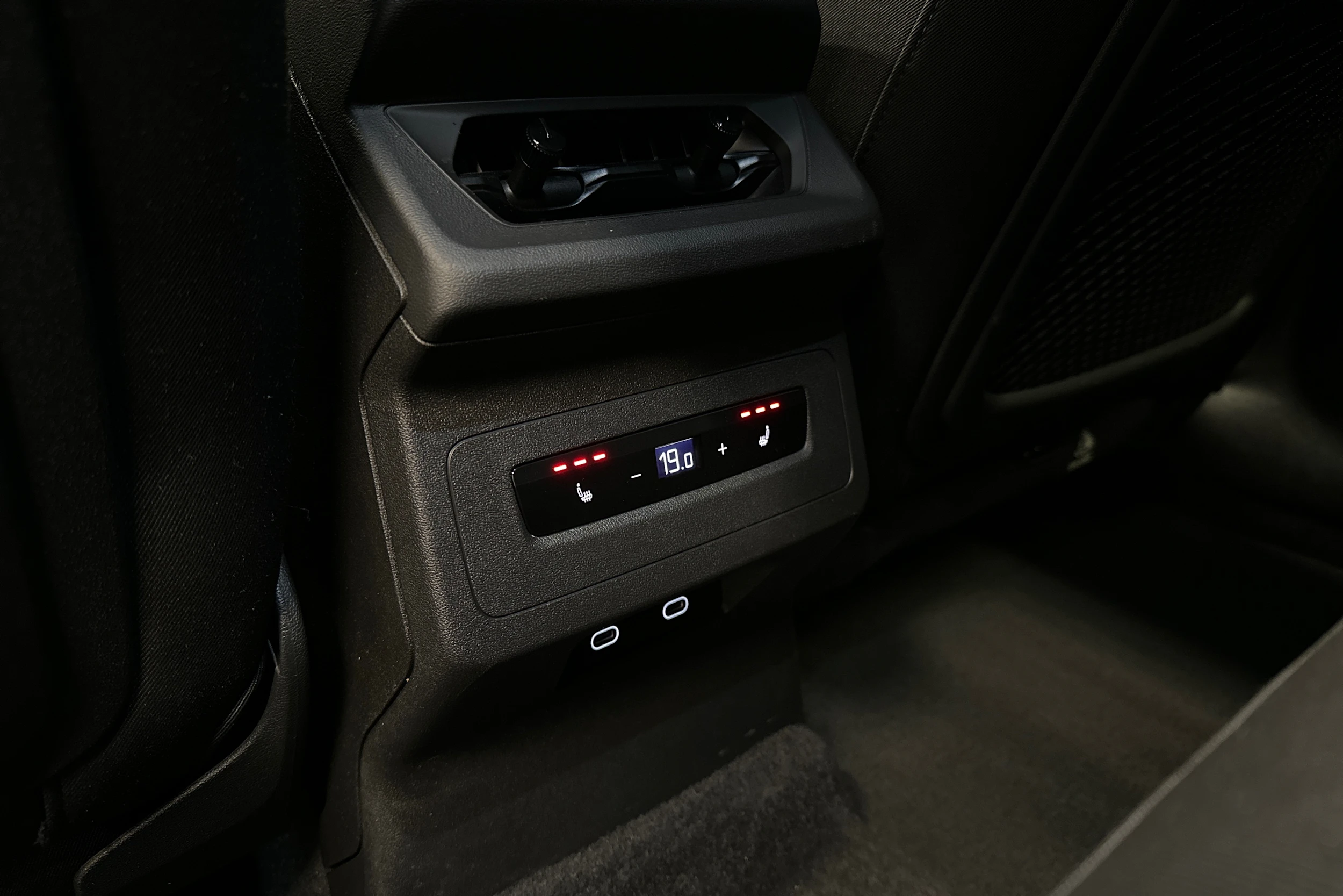 sininen Audi Q6 e-tron 2025 kuva 28.