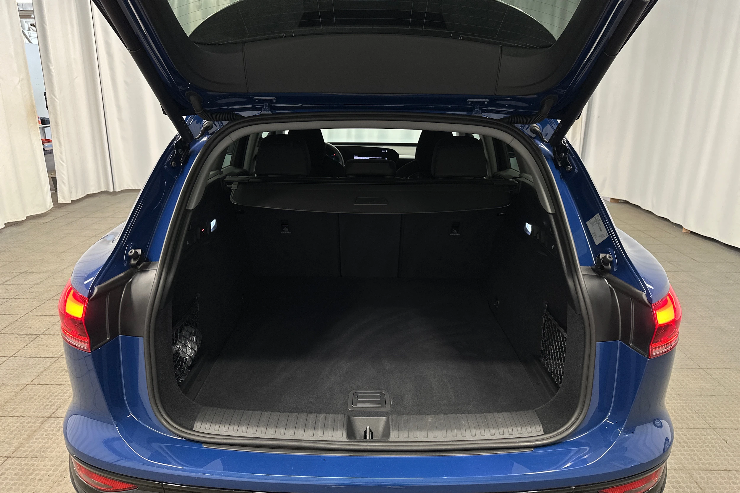 sininen Audi Q6 e-tron 2025 kuva 29.