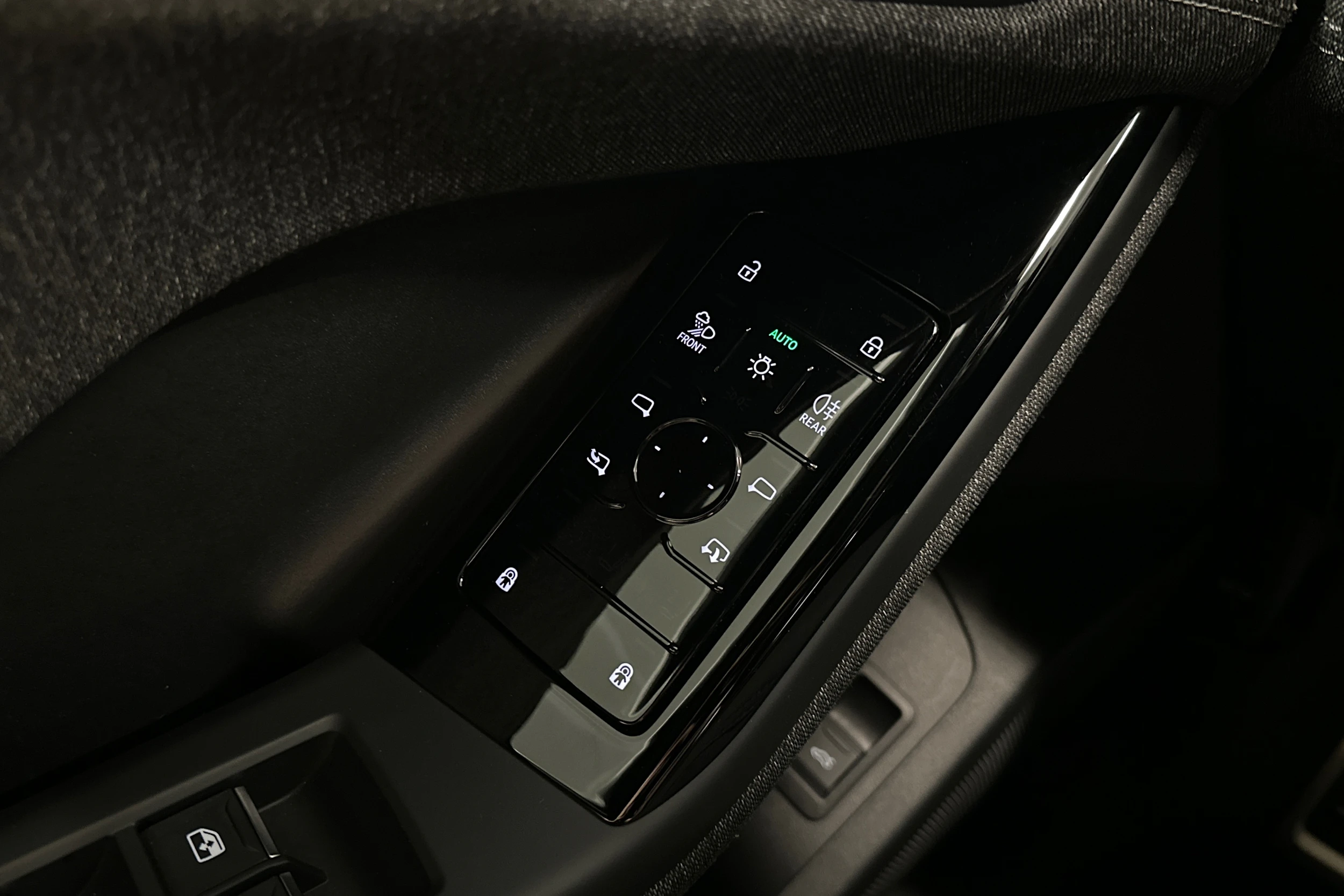 musta Audi Q6 e-tron 2025 kuva 14.