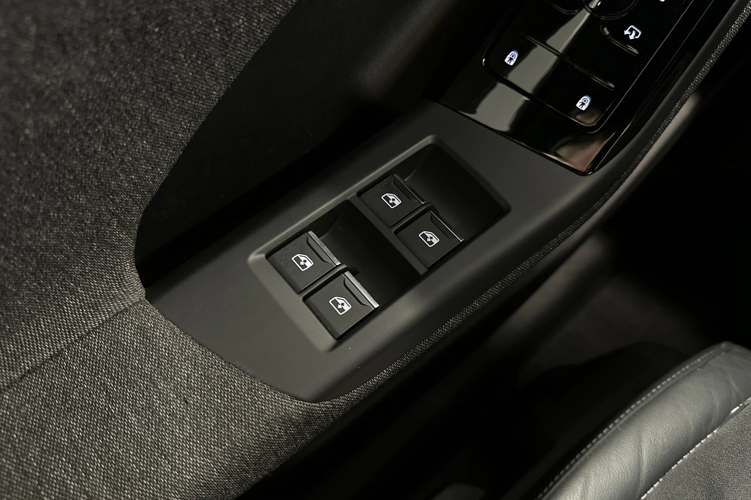 musta Audi Q6 e-tron 2025 kuva 15.