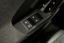 musta Audi Q6 e-tron 2025 kuva 15.
