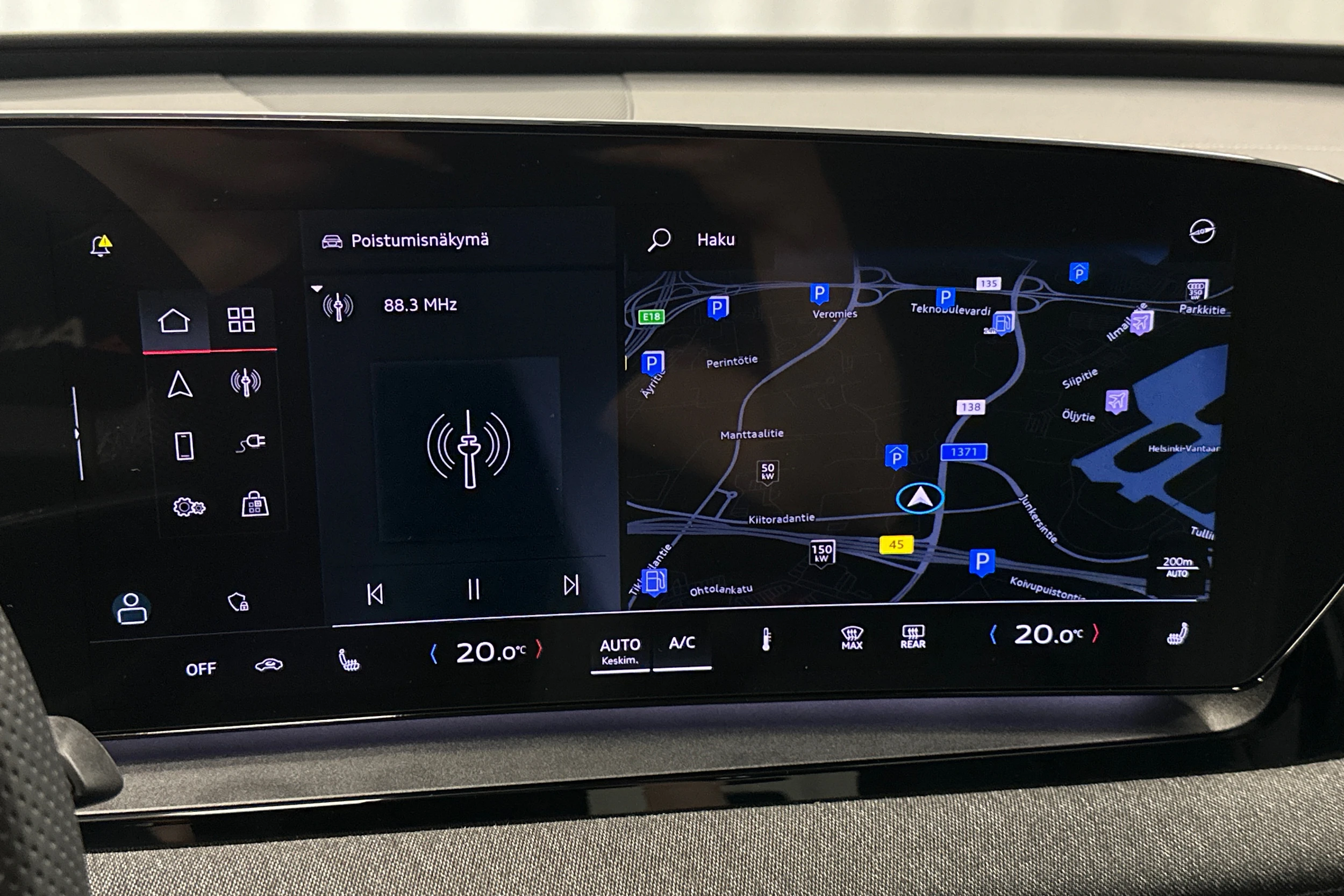 musta Audi Q6 e-tron 2025 kuva 16.