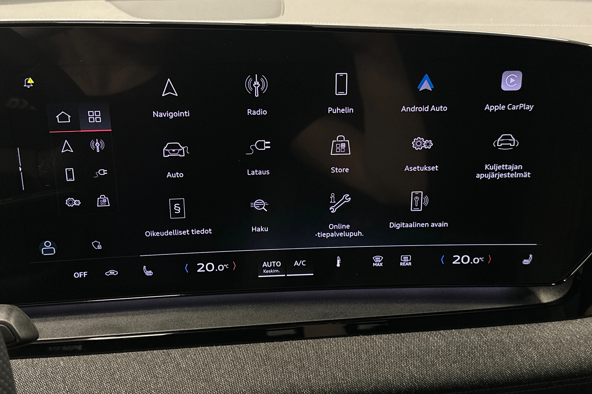 musta Audi Q6 e-tron 2025 kuva 17.