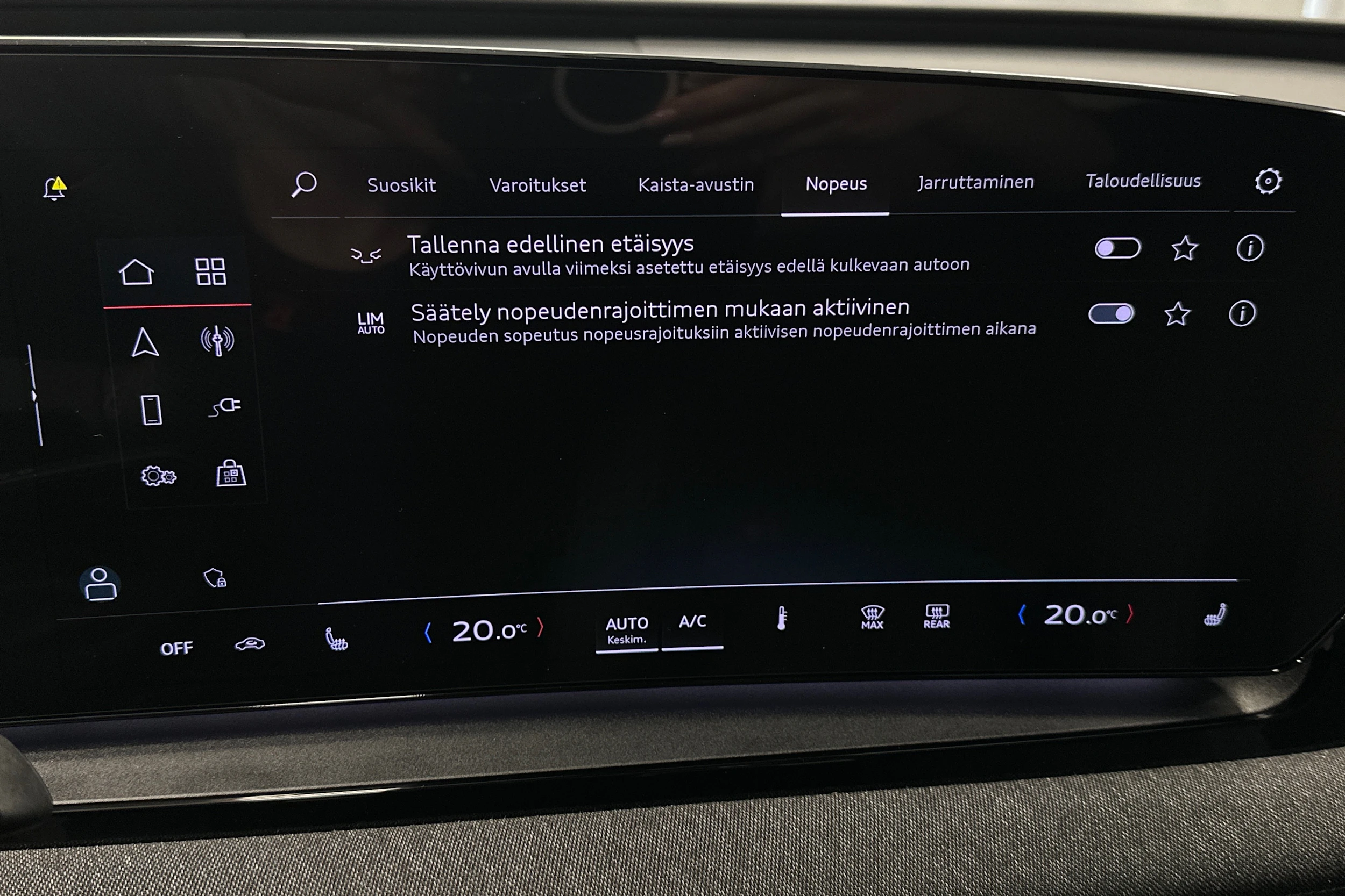 musta Audi Q6 e-tron 2025 kuva 26.